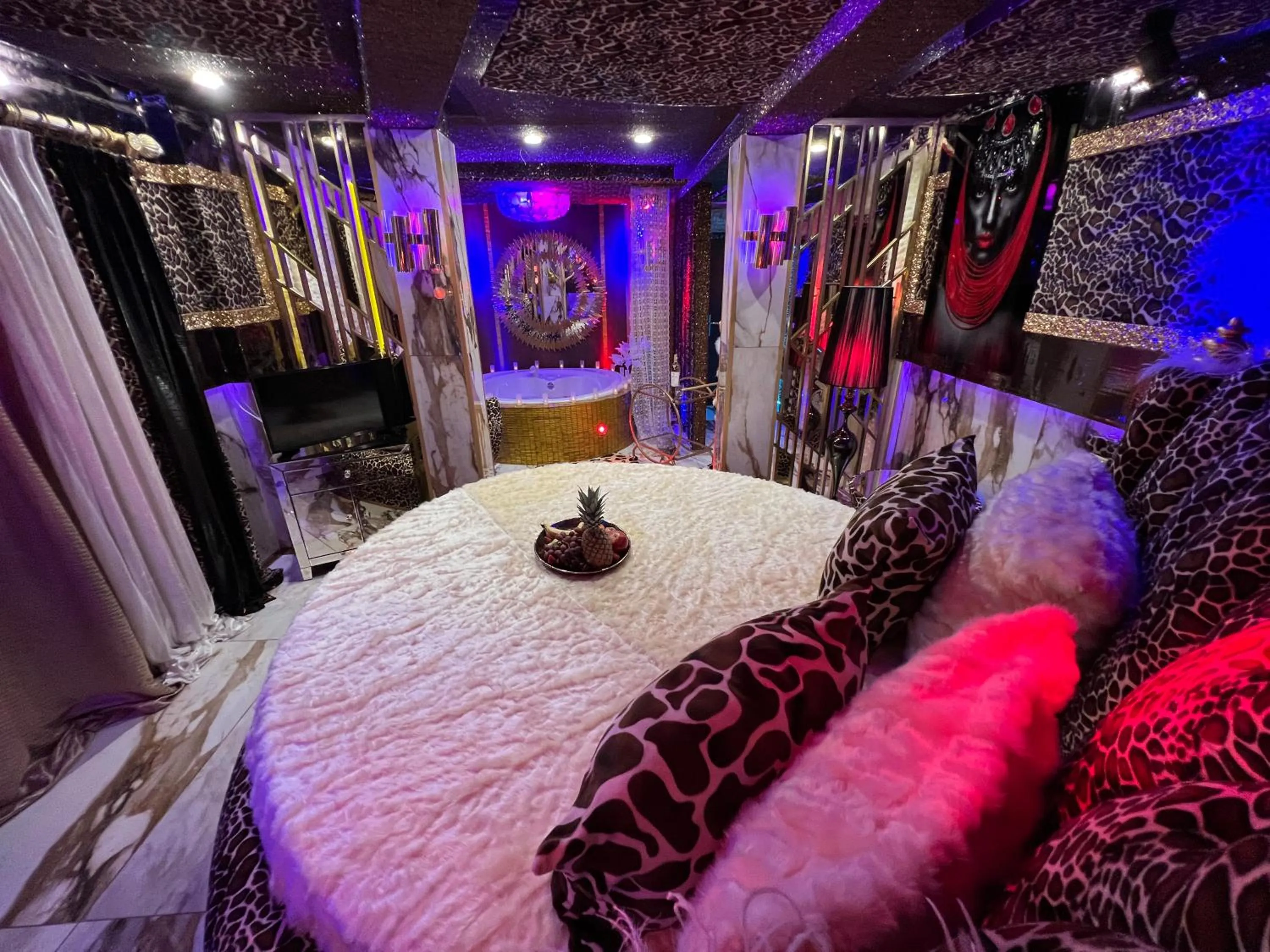 Photo of the whole room, Bed in Xcite Hotel Salem