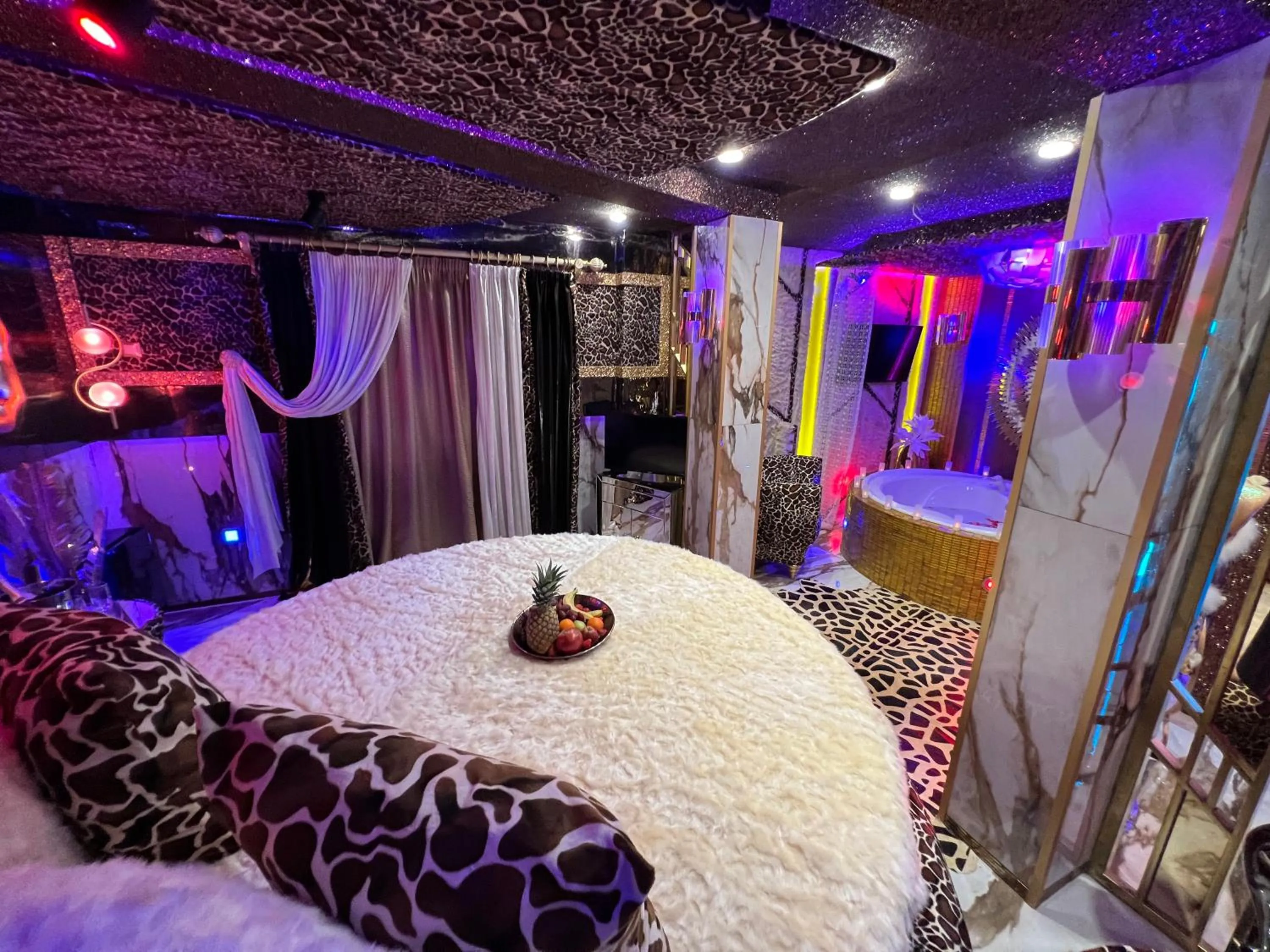 Photo of the whole room, Bed in Xcite Hotel Salem