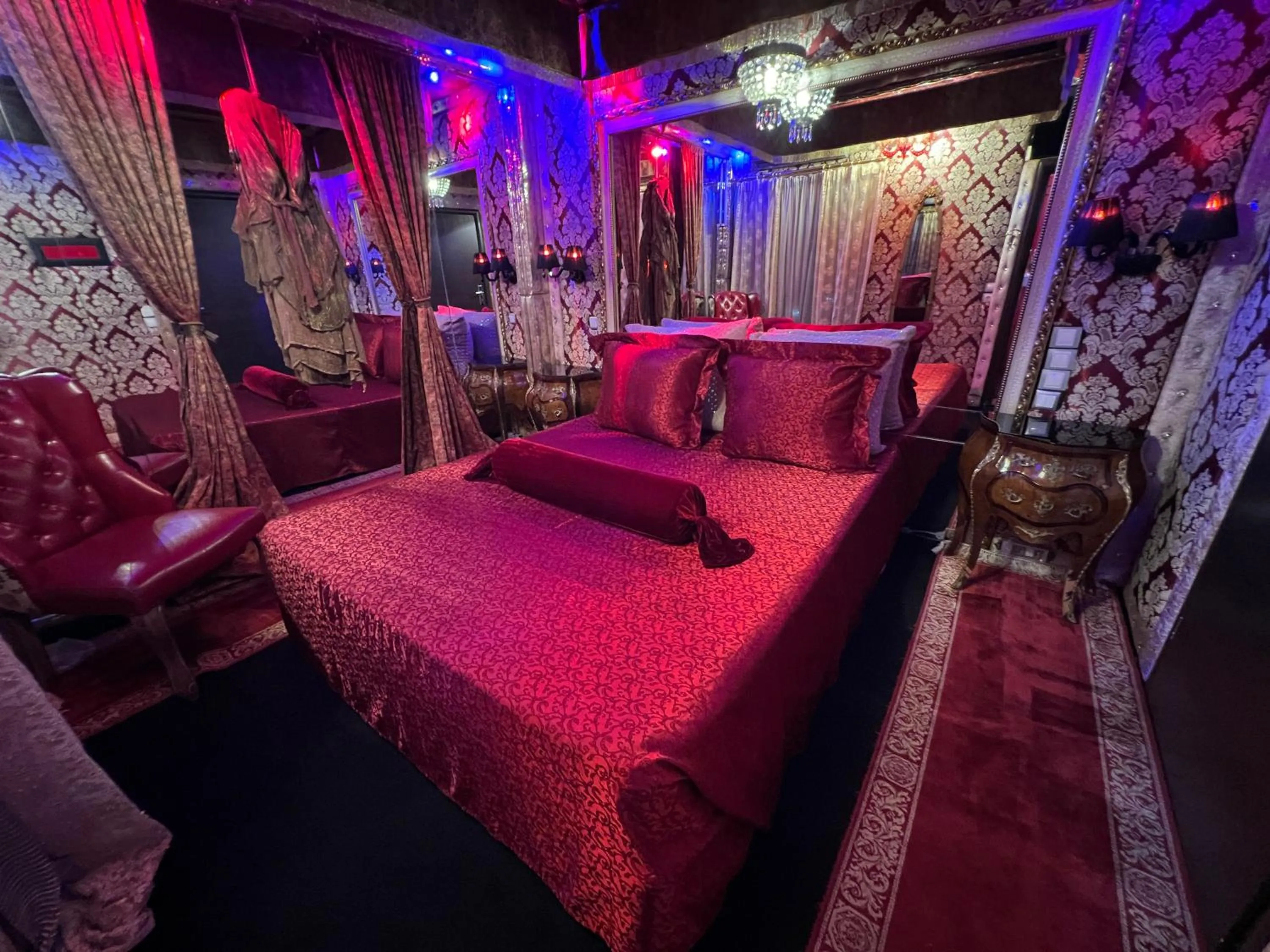 Photo of the whole room, Bed in Xcite Hotel Salem