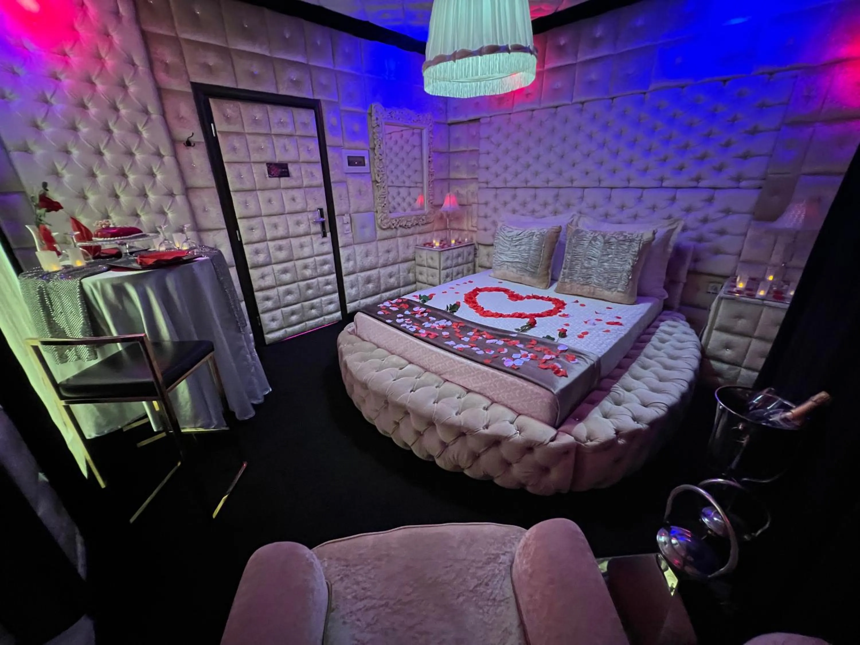 Photo of the whole room, Bed in Xcite Hotel Salem