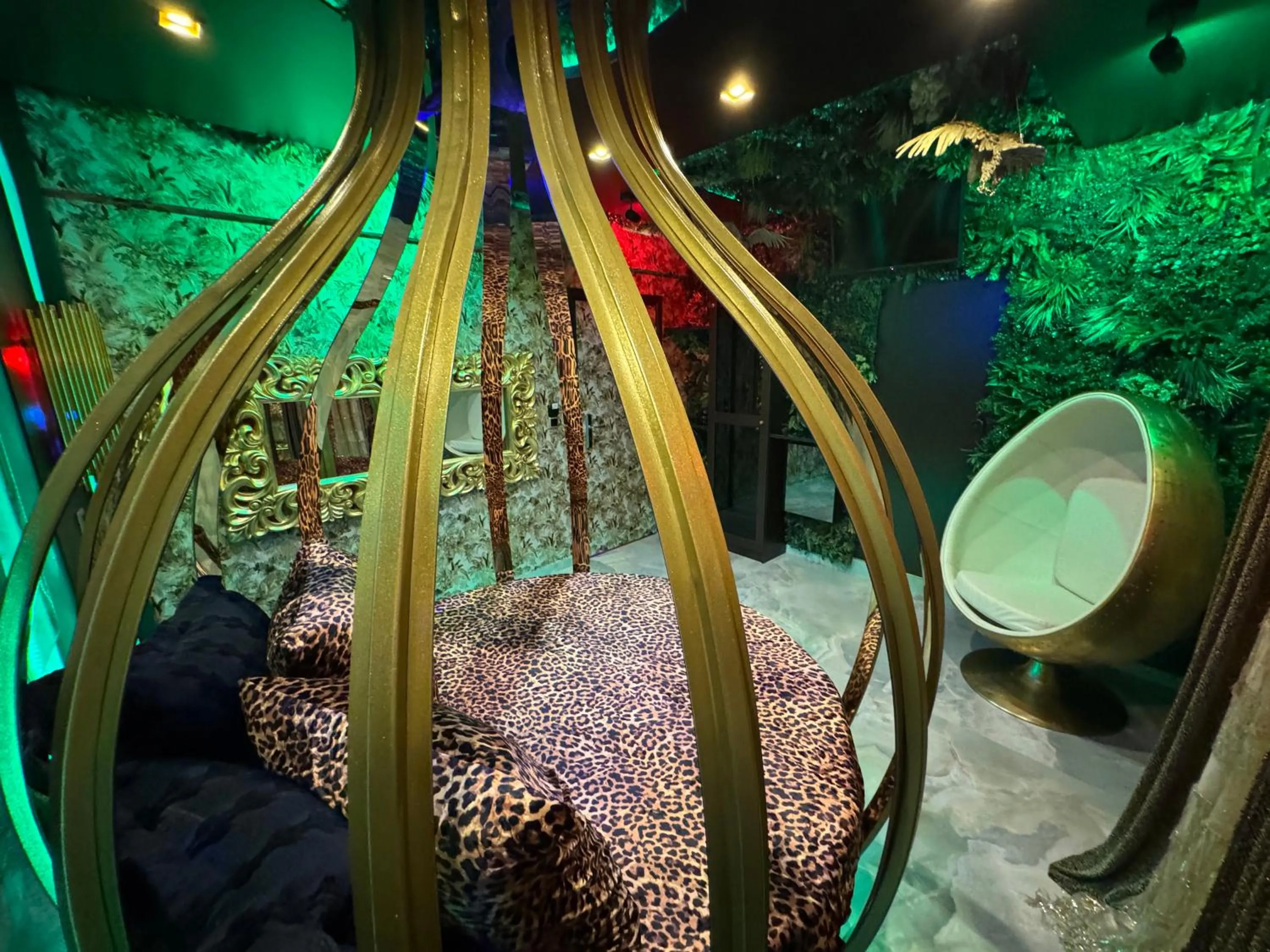 Photo of the whole room in Xcite Hotel Salem