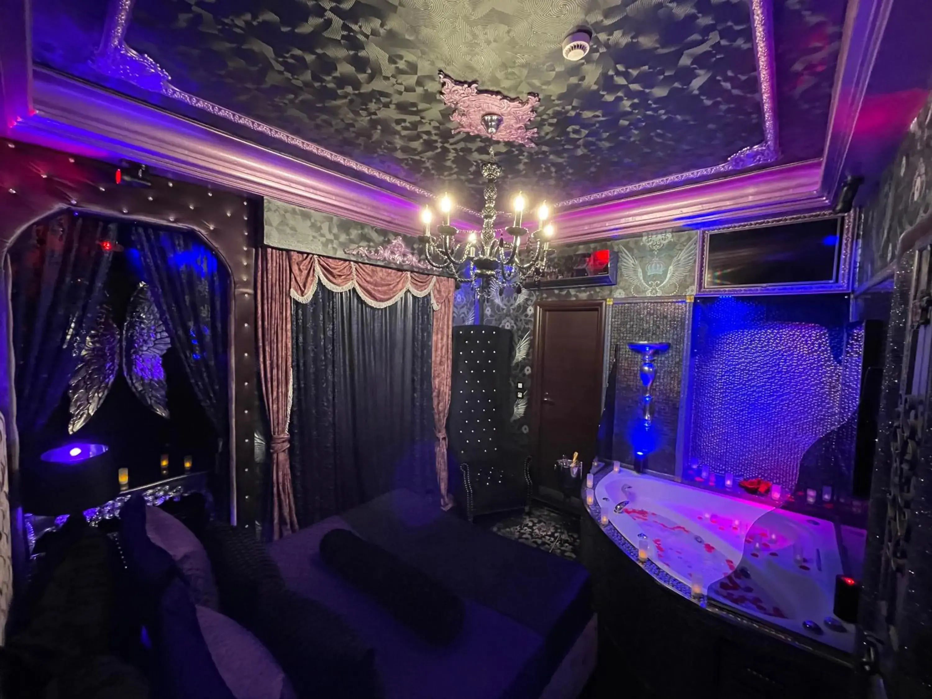 Queen Room with Spa Bath in Xcite Hotel Salem Queen Room with Spa Bath in Xcite Hotel Salem