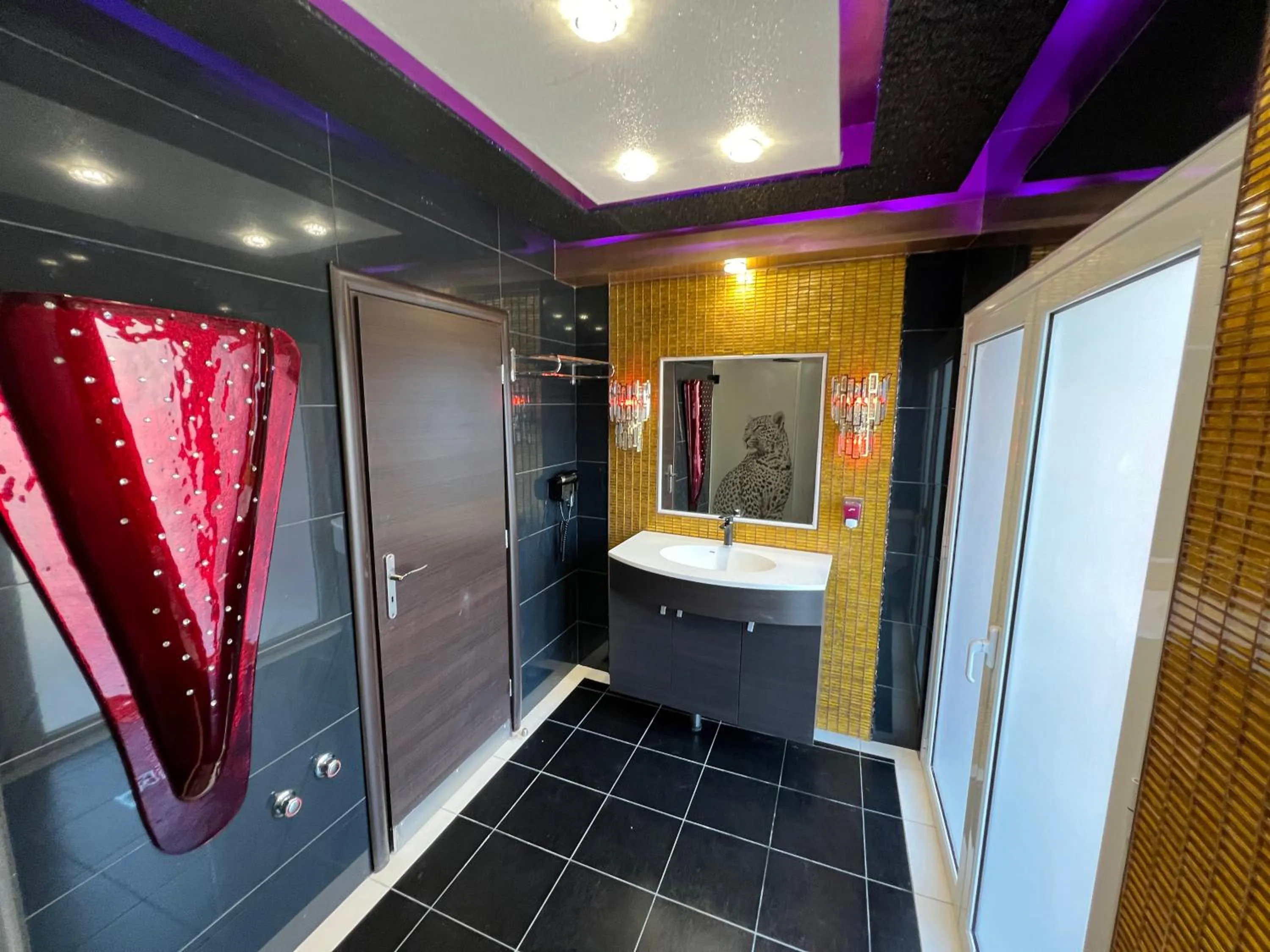 Bathroom in Xcite Hotel Salem