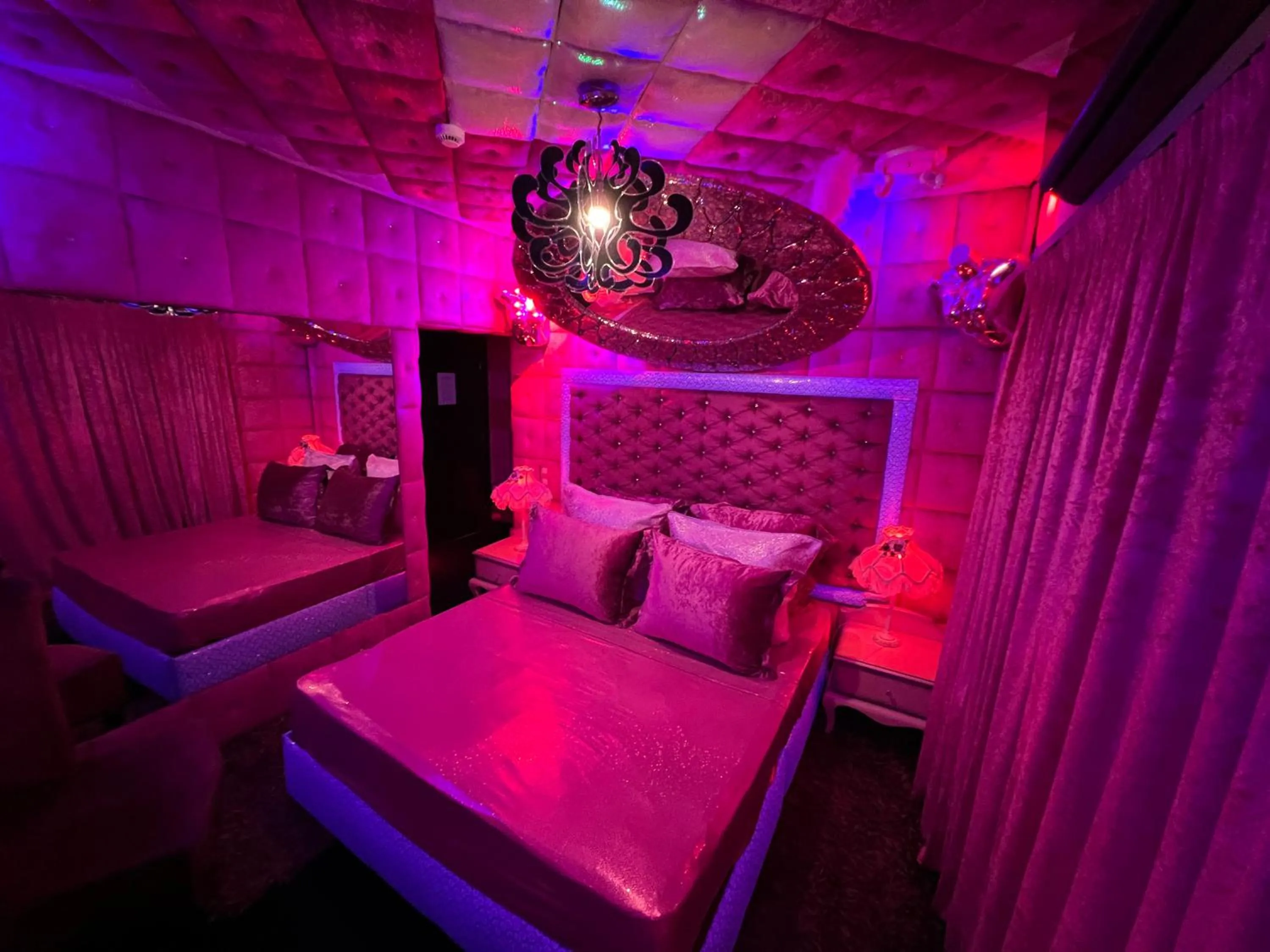 Photo of the whole room, Bed in Xcite Hotel Salem