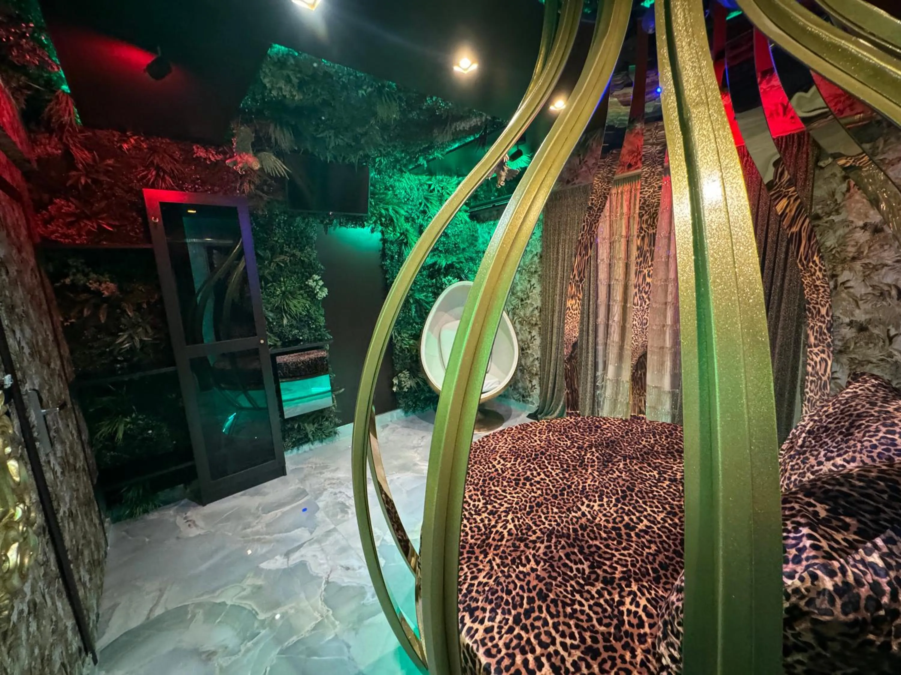 Photo of the whole room in Xcite Hotel Salem