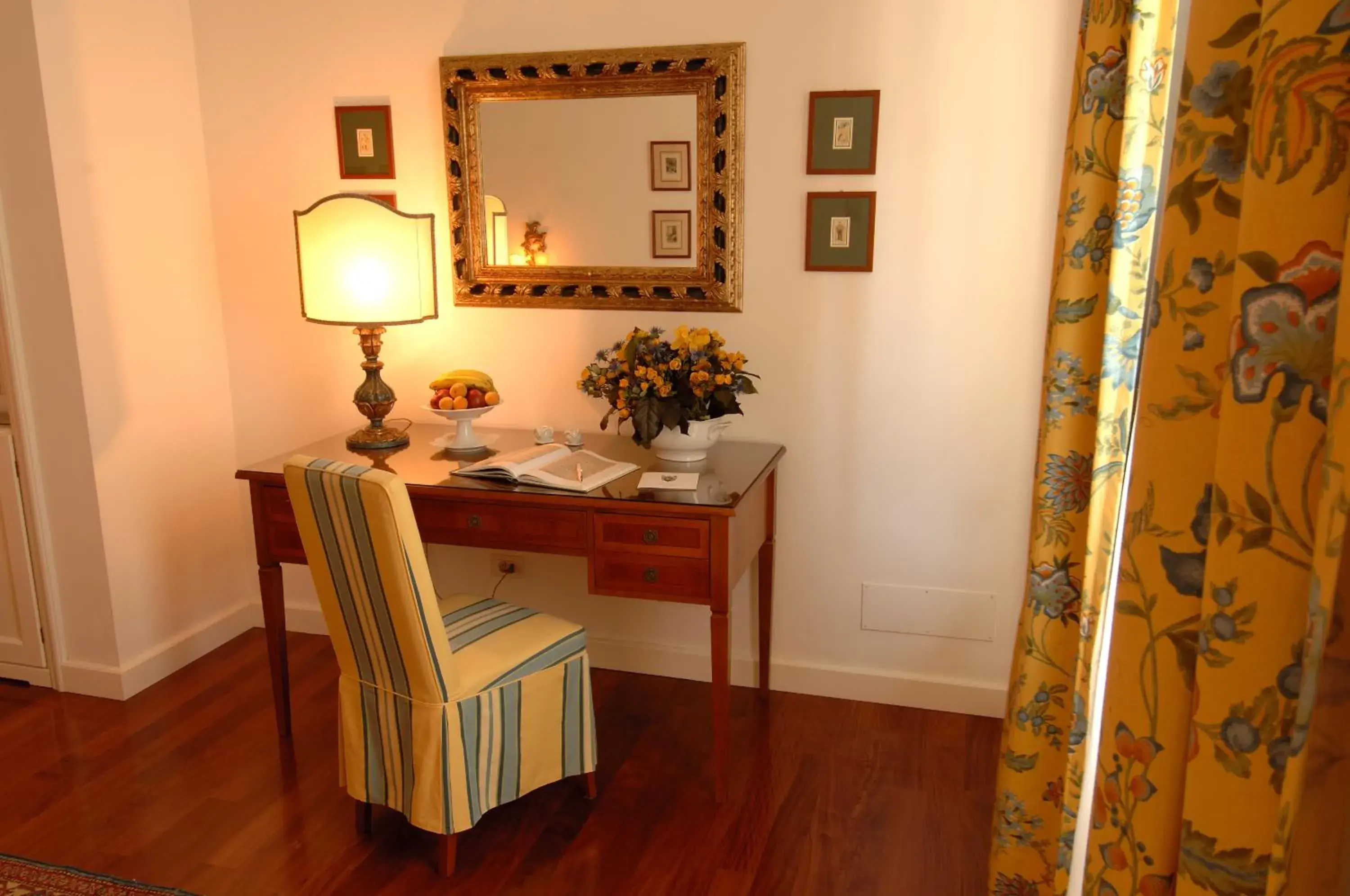 Deluxe Double or Twin Room - single occupancy in Marignolle Relais & Charme - Residenza d'Epoca Deluxe Double or Twin Room - single occupancy in Marignolle Relais & Charme - Residenza d'Epoca