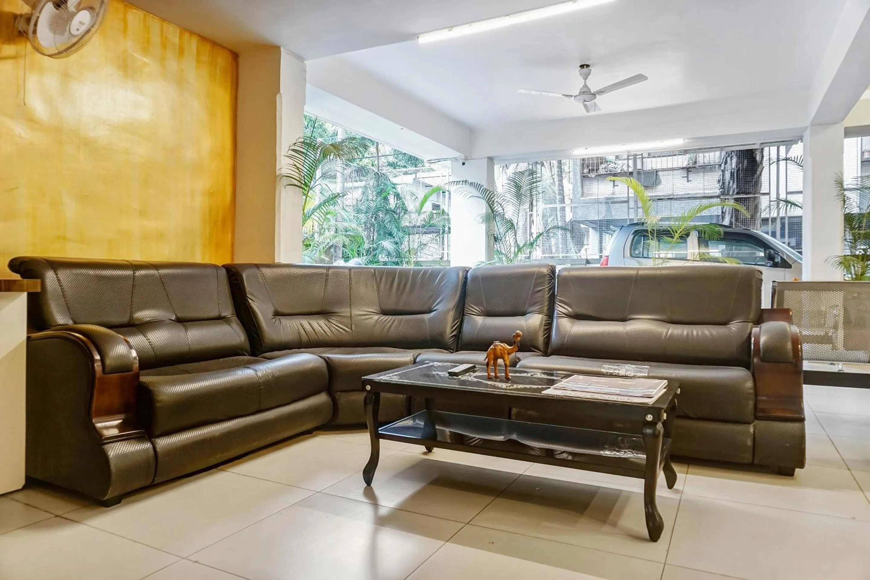 Lobby or reception in Super Townhouse The Upper Room Near Pune Airport