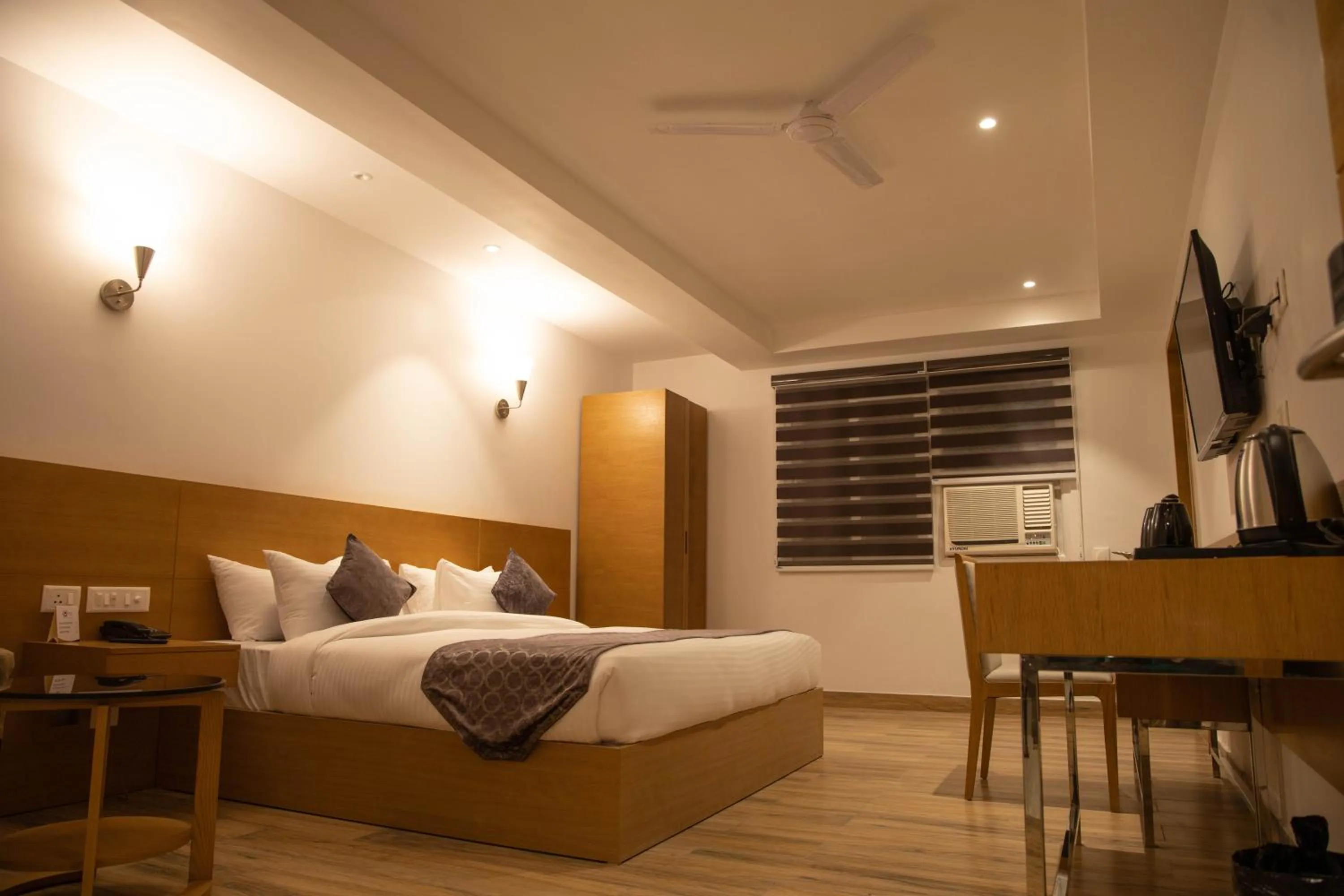 Bed in Iris Lite Corbett