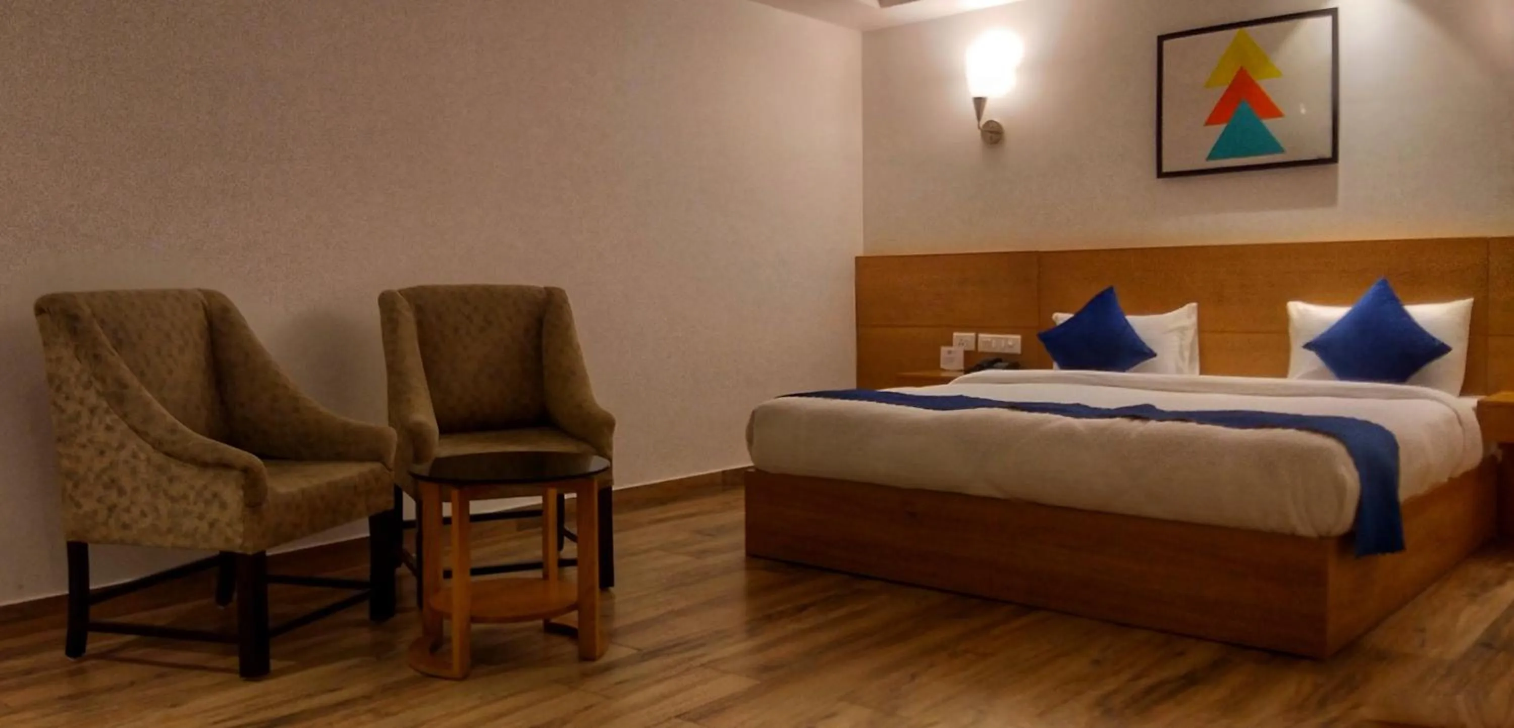 Photo of the whole room in Iris Lite Corbett