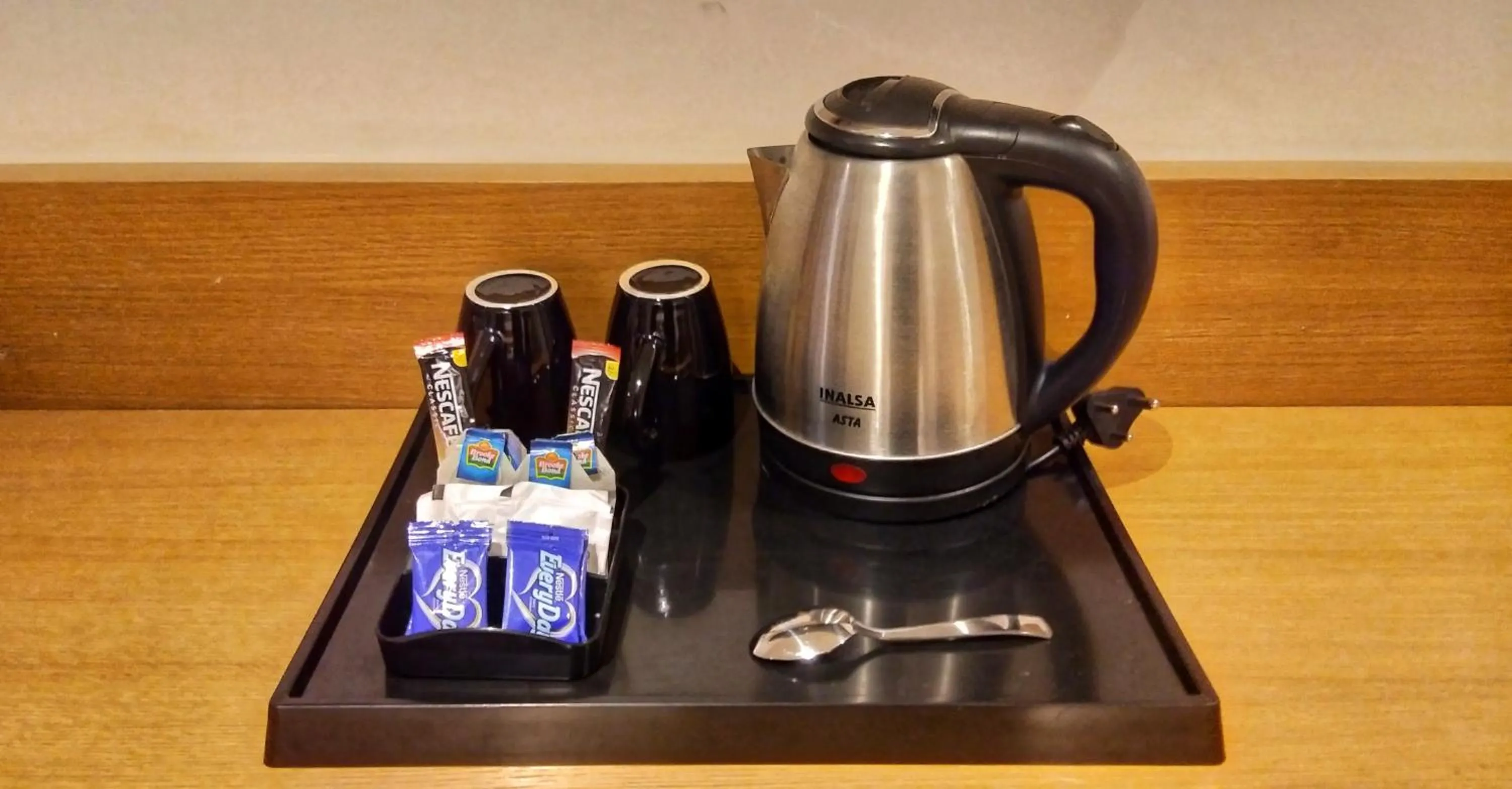 Coffee/tea facilities in Iris Lite Corbett