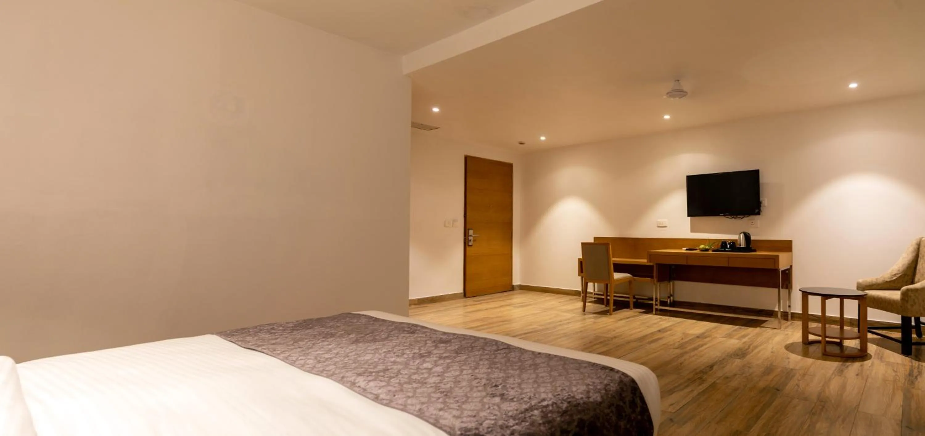 TV and multimedia in Iris Lite Corbett