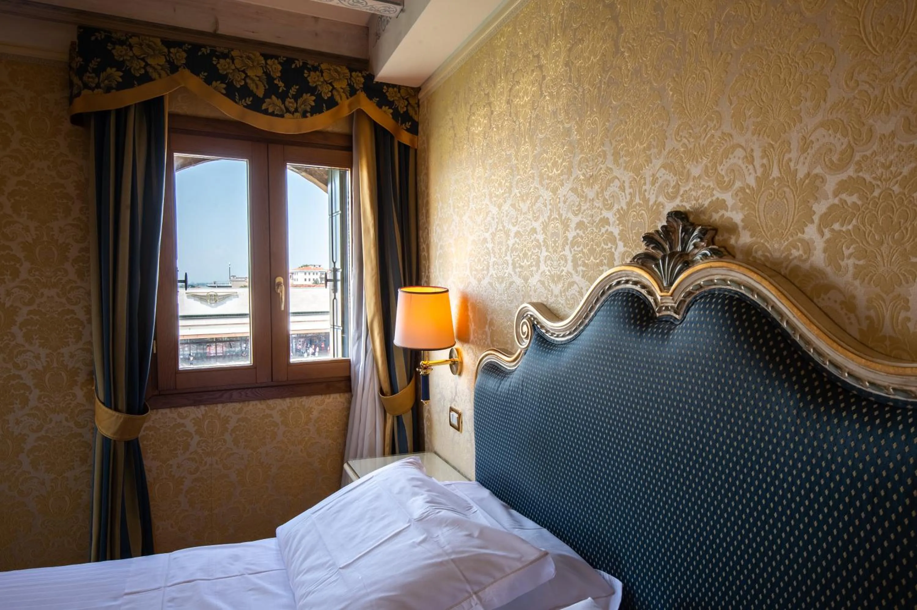 Bedroom, Bed in Hotel Antiche Figure