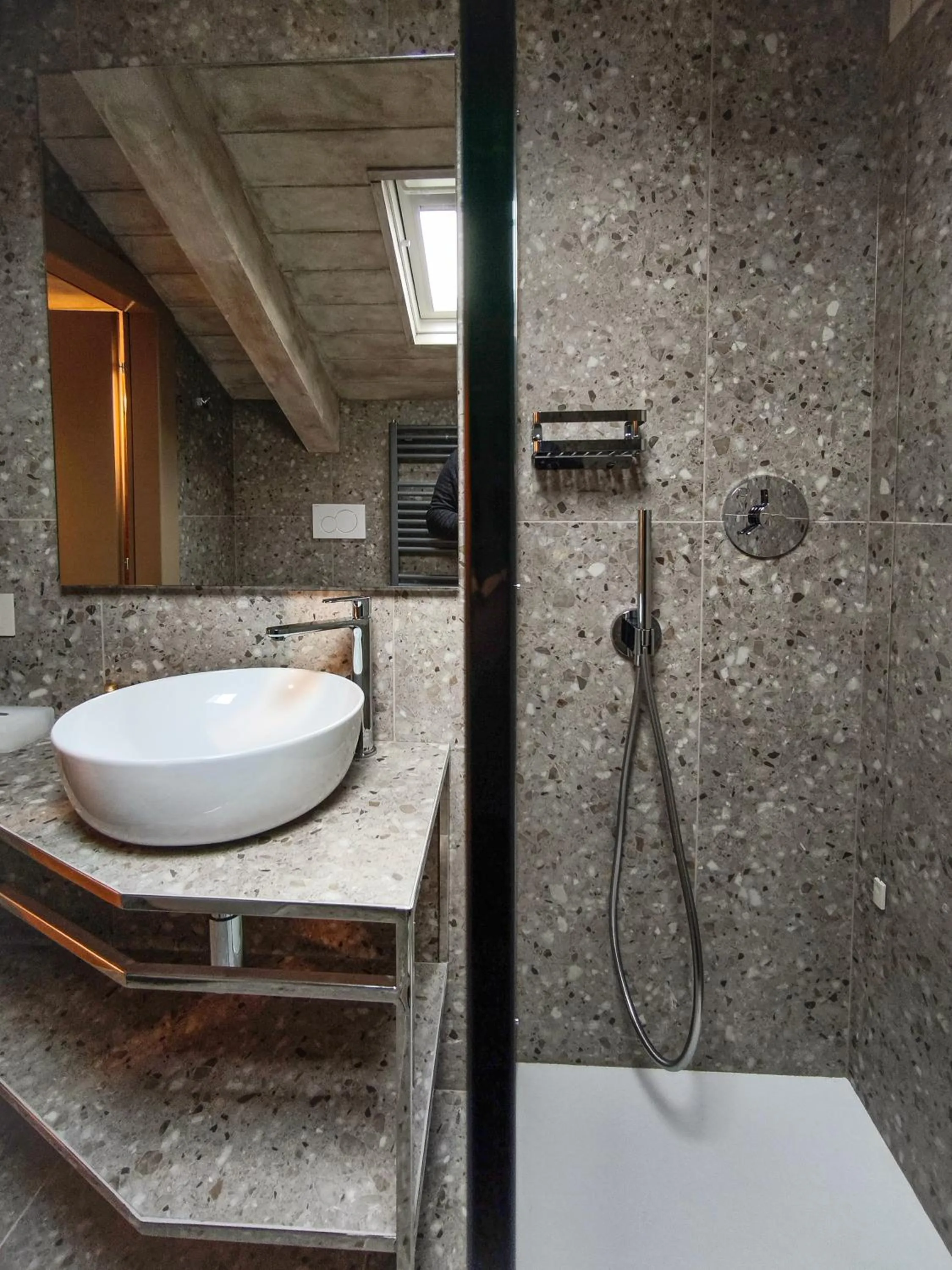 Shower in Hotel Antiche Figure