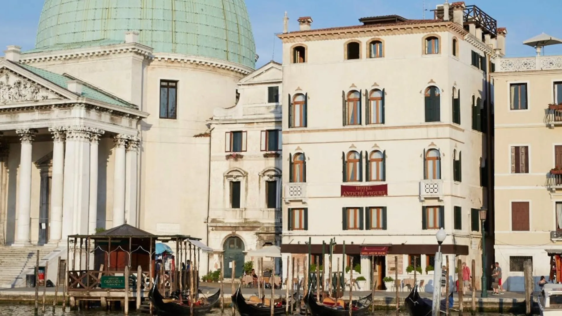 City view in Hotel Antiche Figure