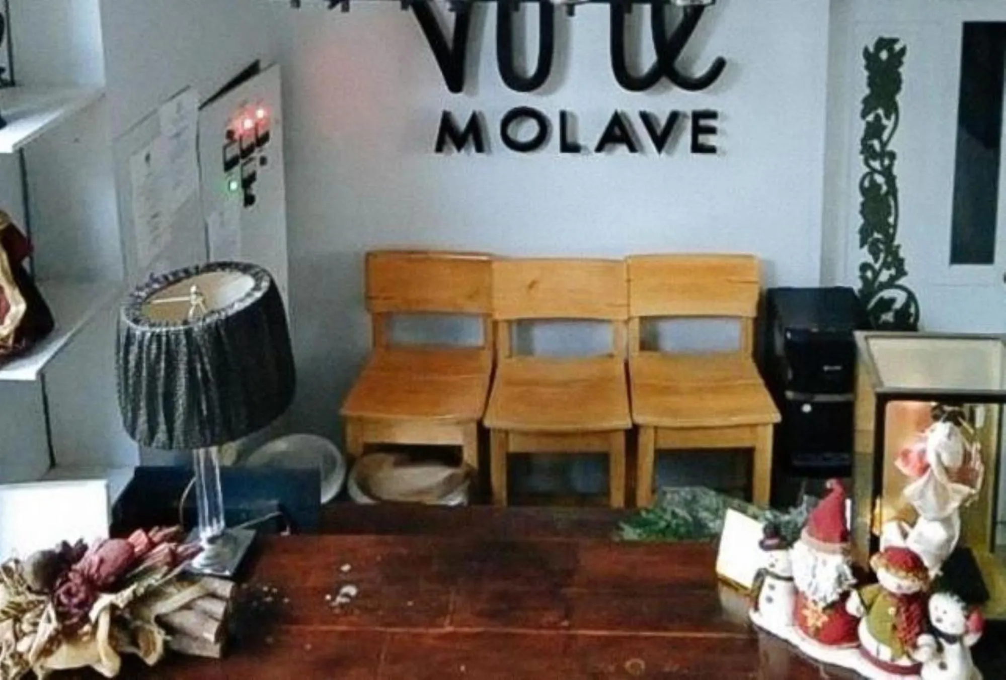 Seating area in RedDoorz @ Vine Molave