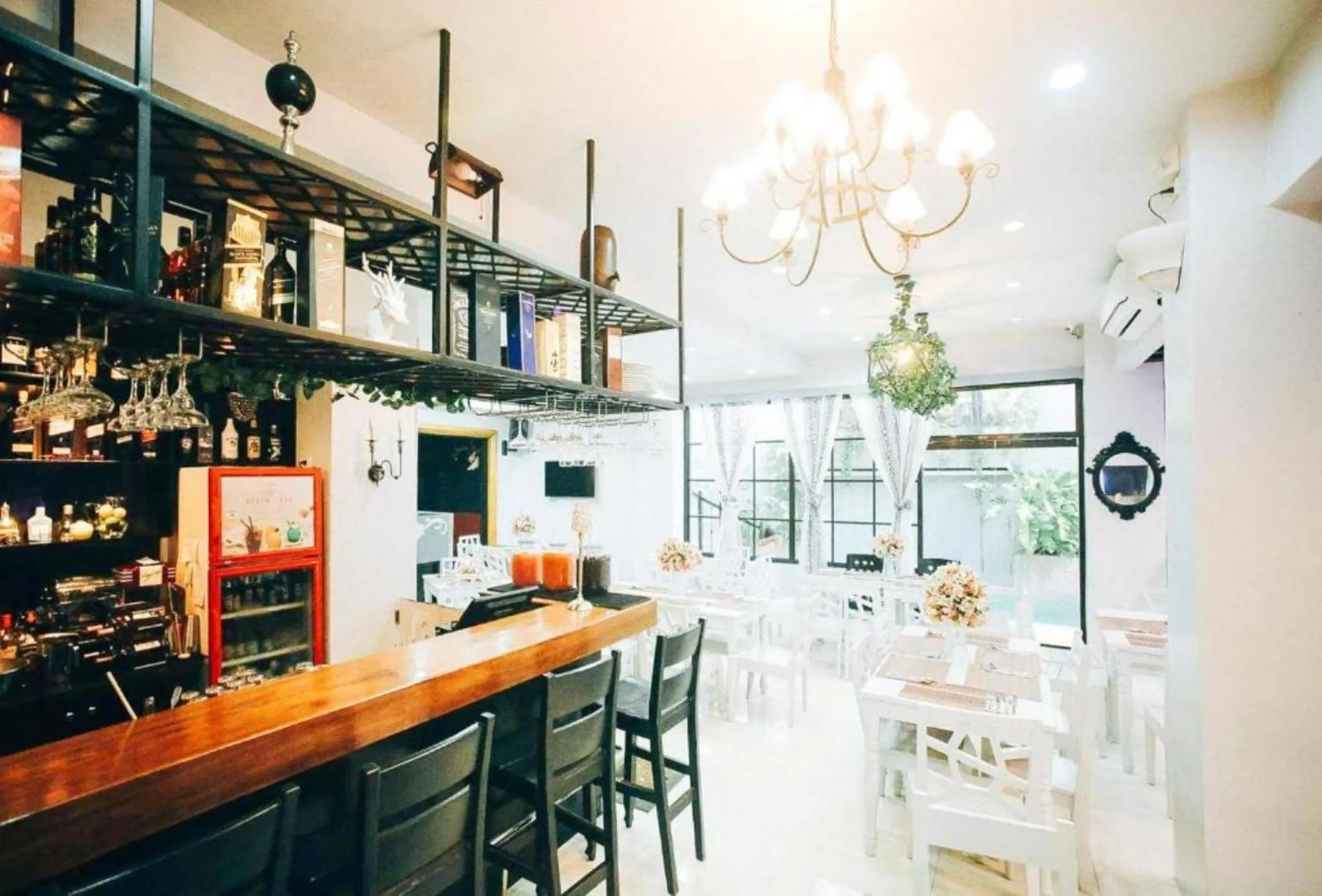 Restaurant/places to eat in RedDoorz @ Vine Molave