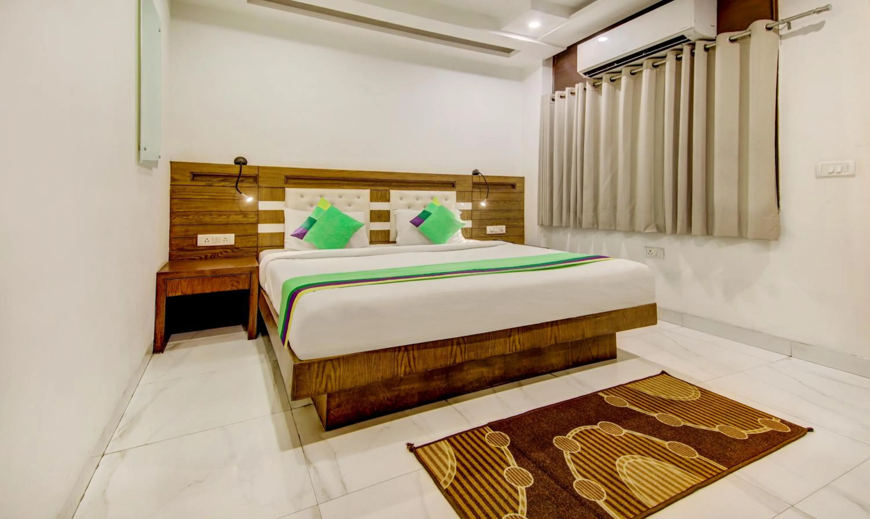 Bedroom, Bed in Treebo The Kings Plaza