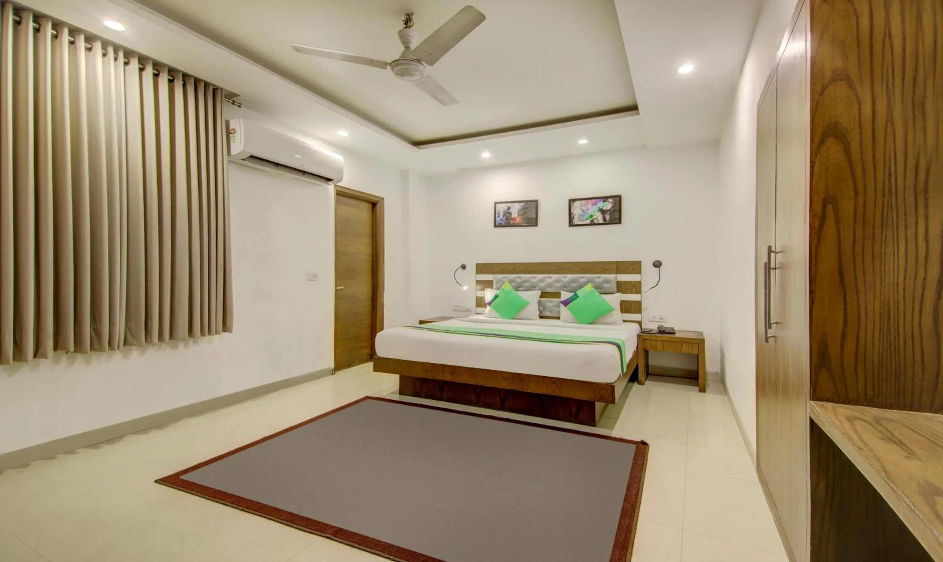 Bedroom, Bed in Treebo The Kings Plaza