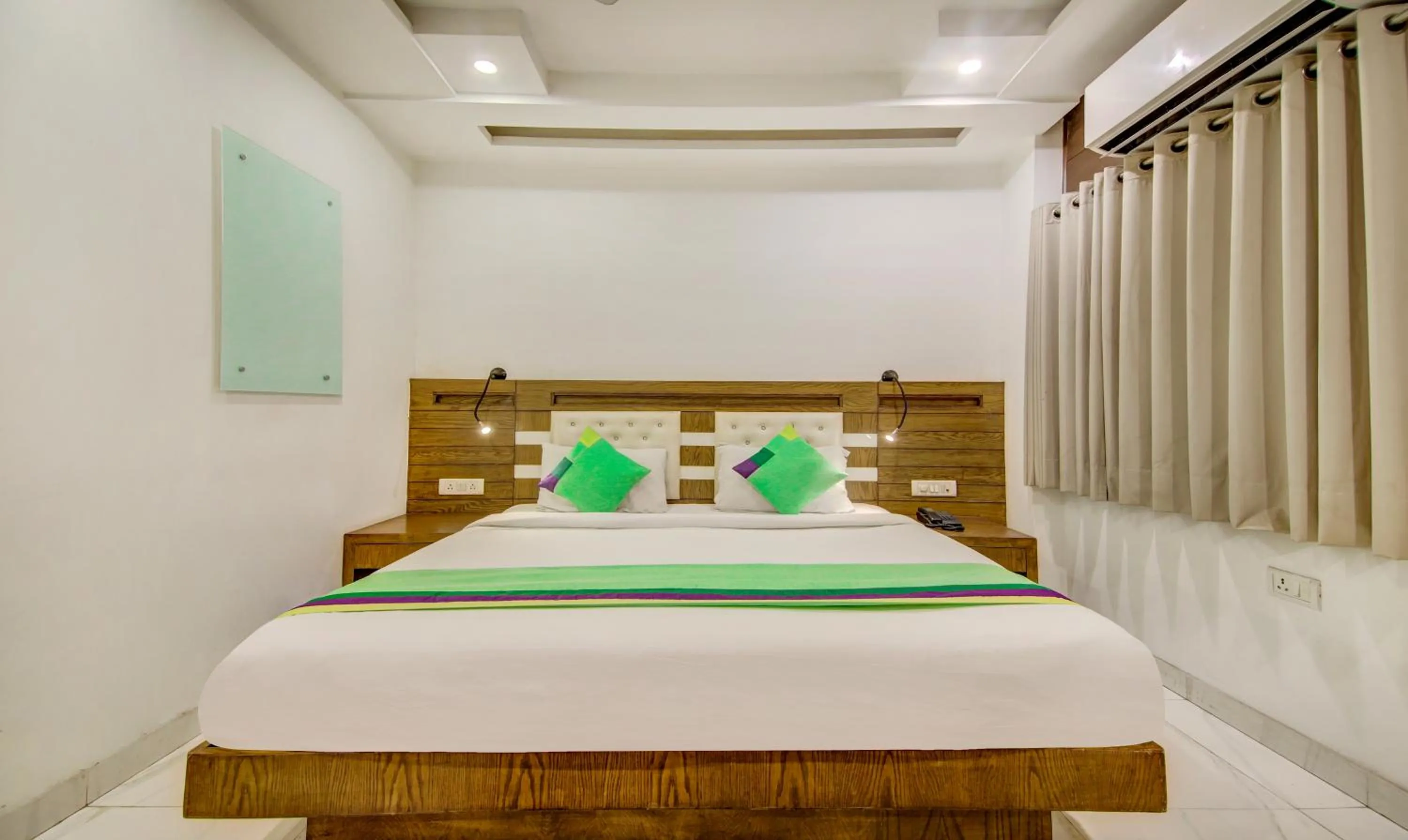 Bedroom, Bed in Treebo The Kings Plaza