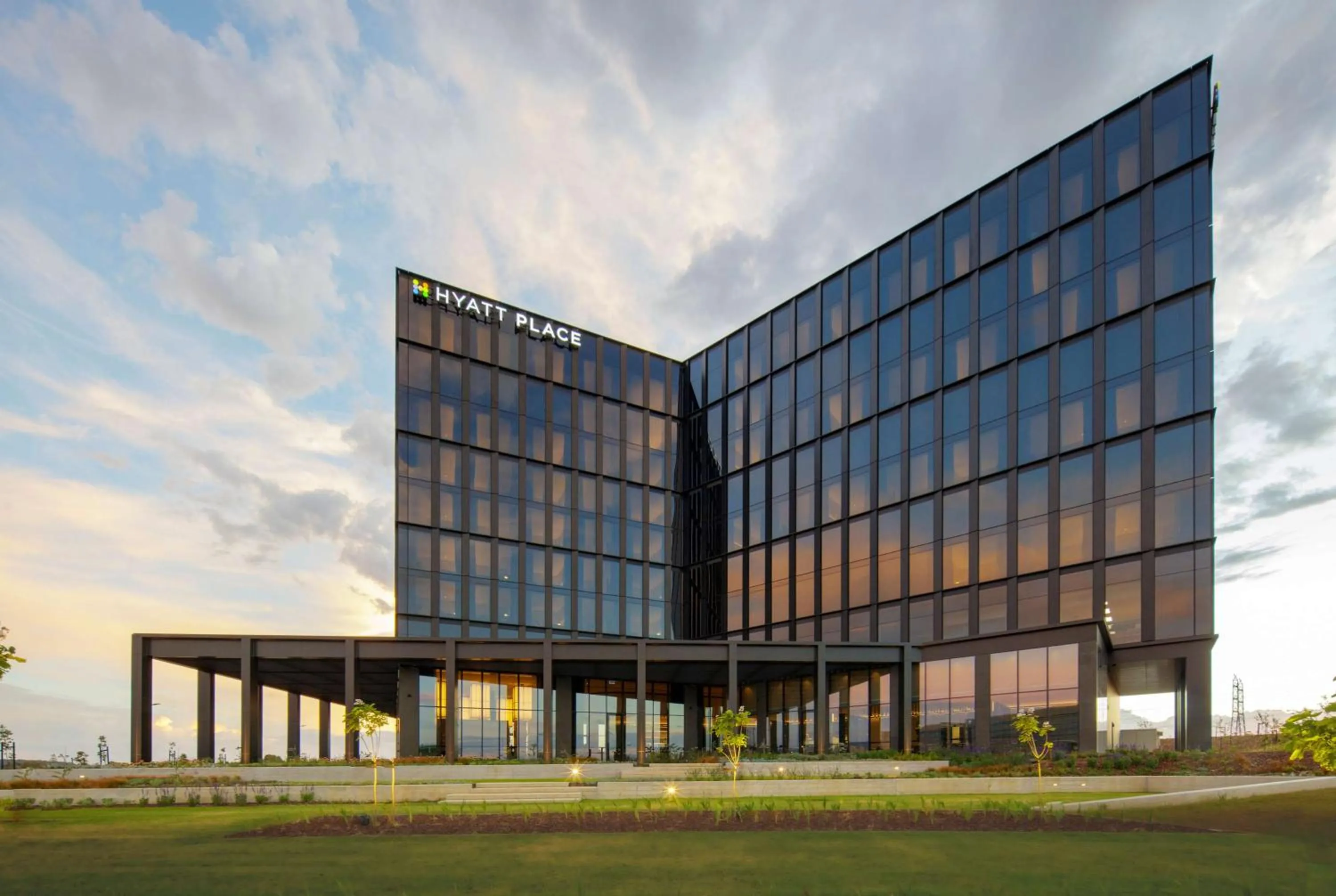 Property building in Hyatt Place Melbourne Caribbean Park