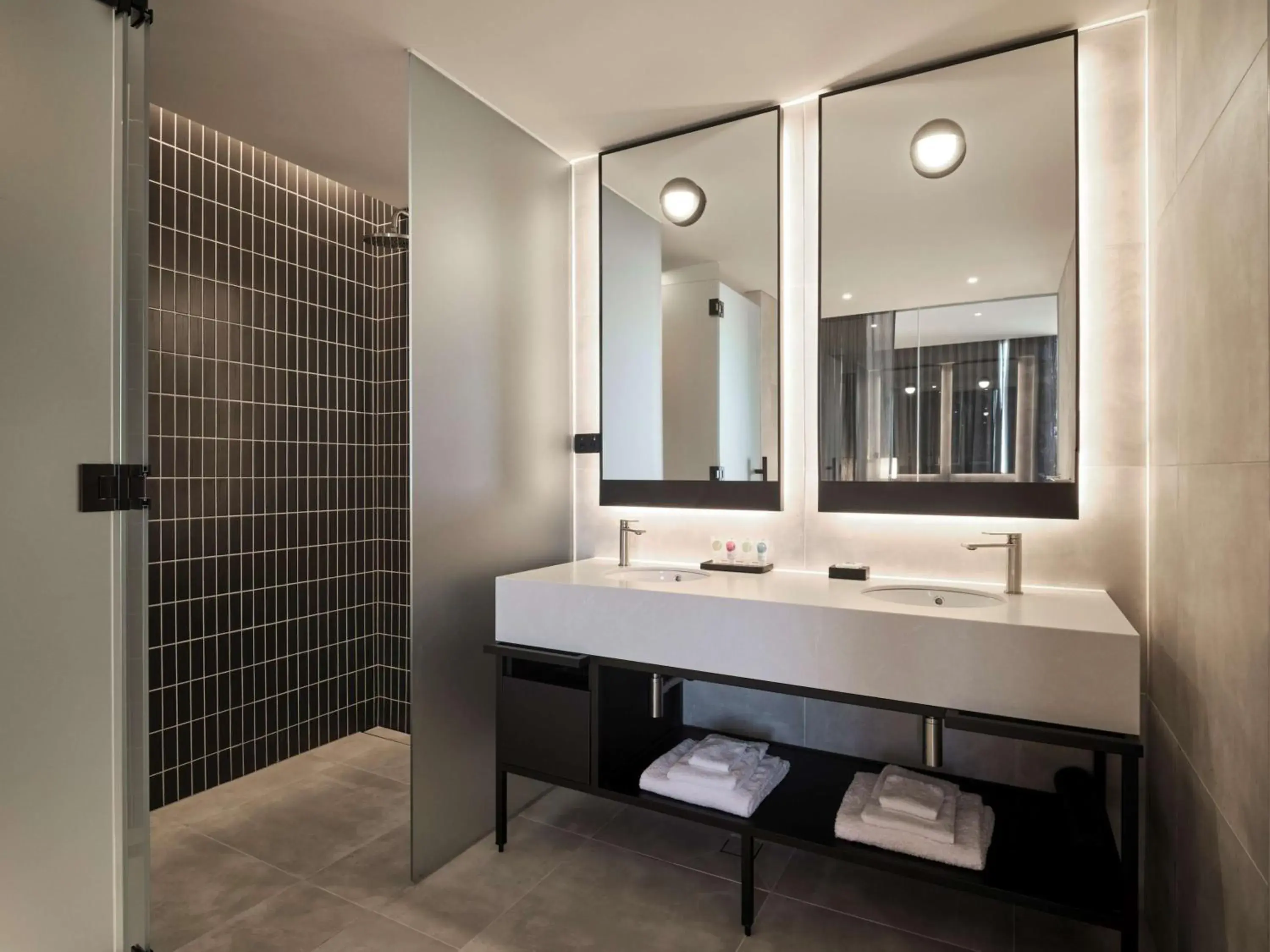 Bathroom in Hyatt Place Melbourne Caribbean Park Bathroom in Hyatt Place Melbourne Caribbean Park