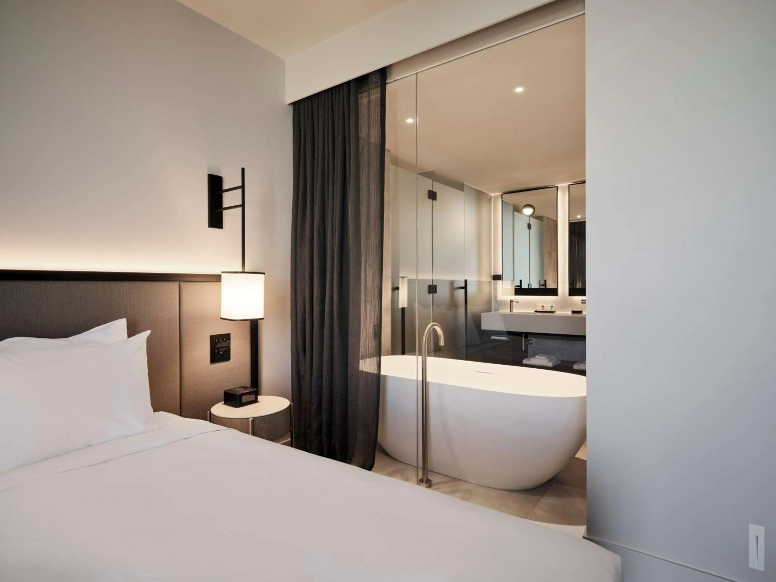 Bathroom, Bed in Hyatt Place Melbourne Caribbean Park