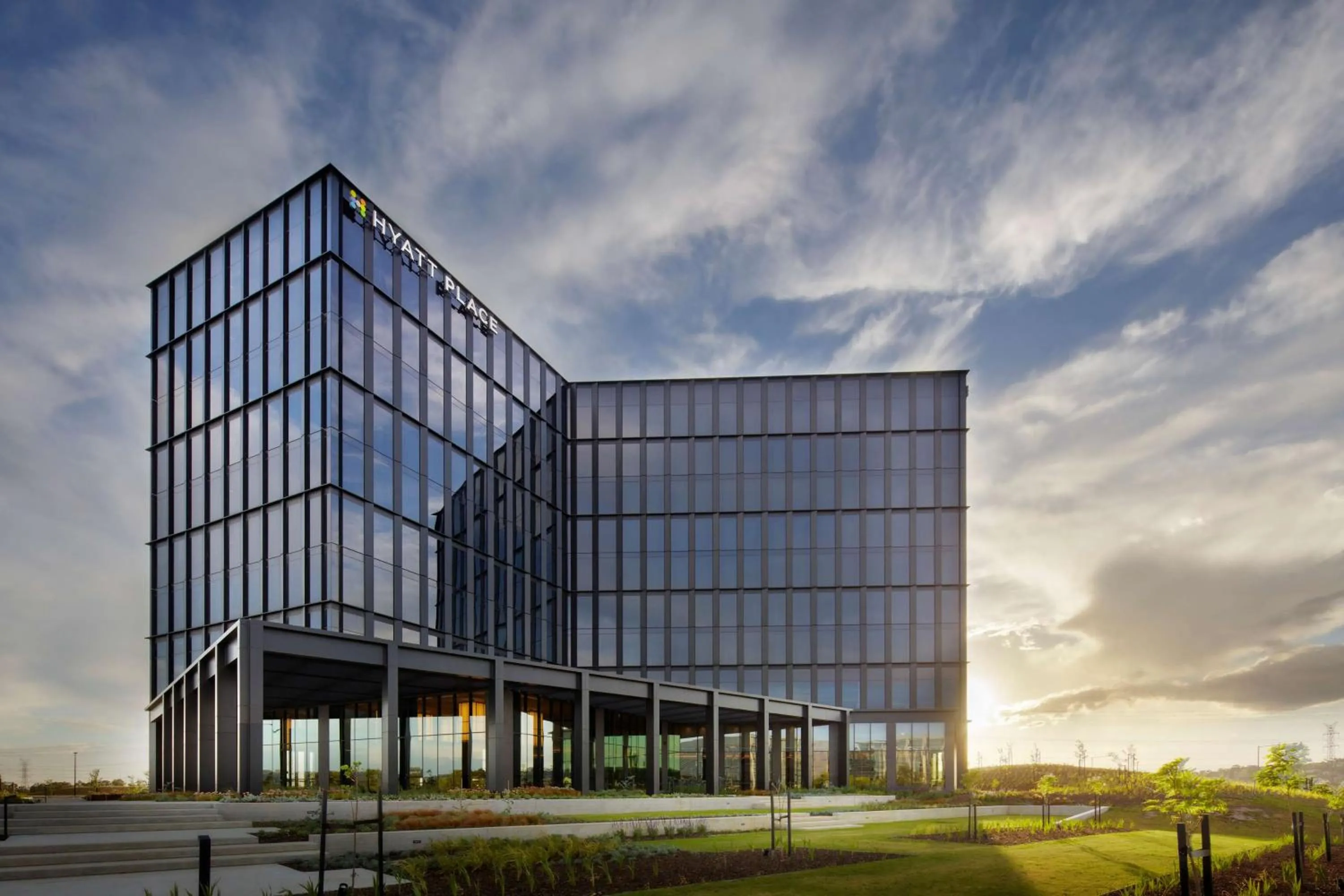 Property building in Hyatt Place Melbourne Caribbean Park