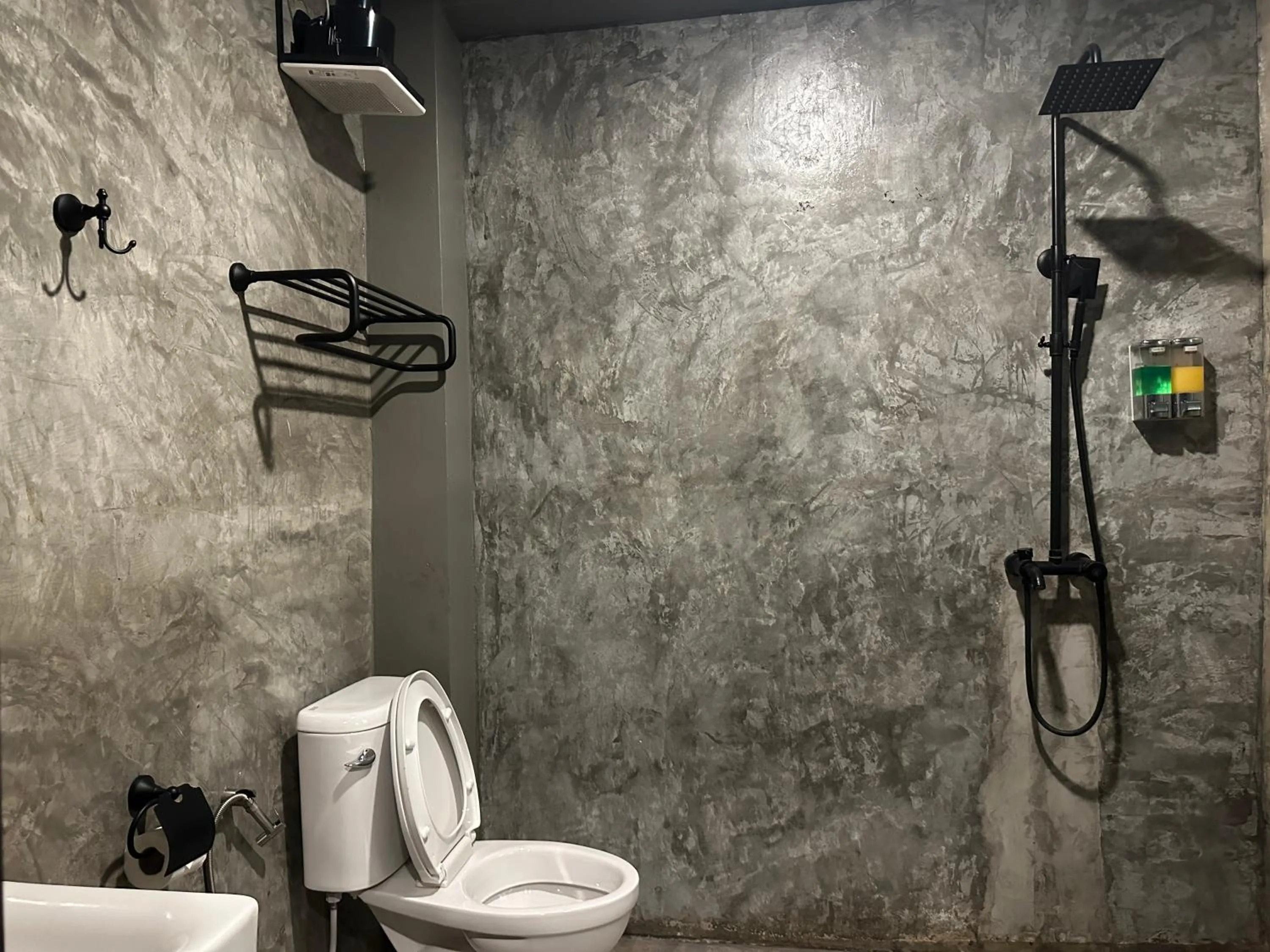 Shower in Premier Hostel Chiang Mai