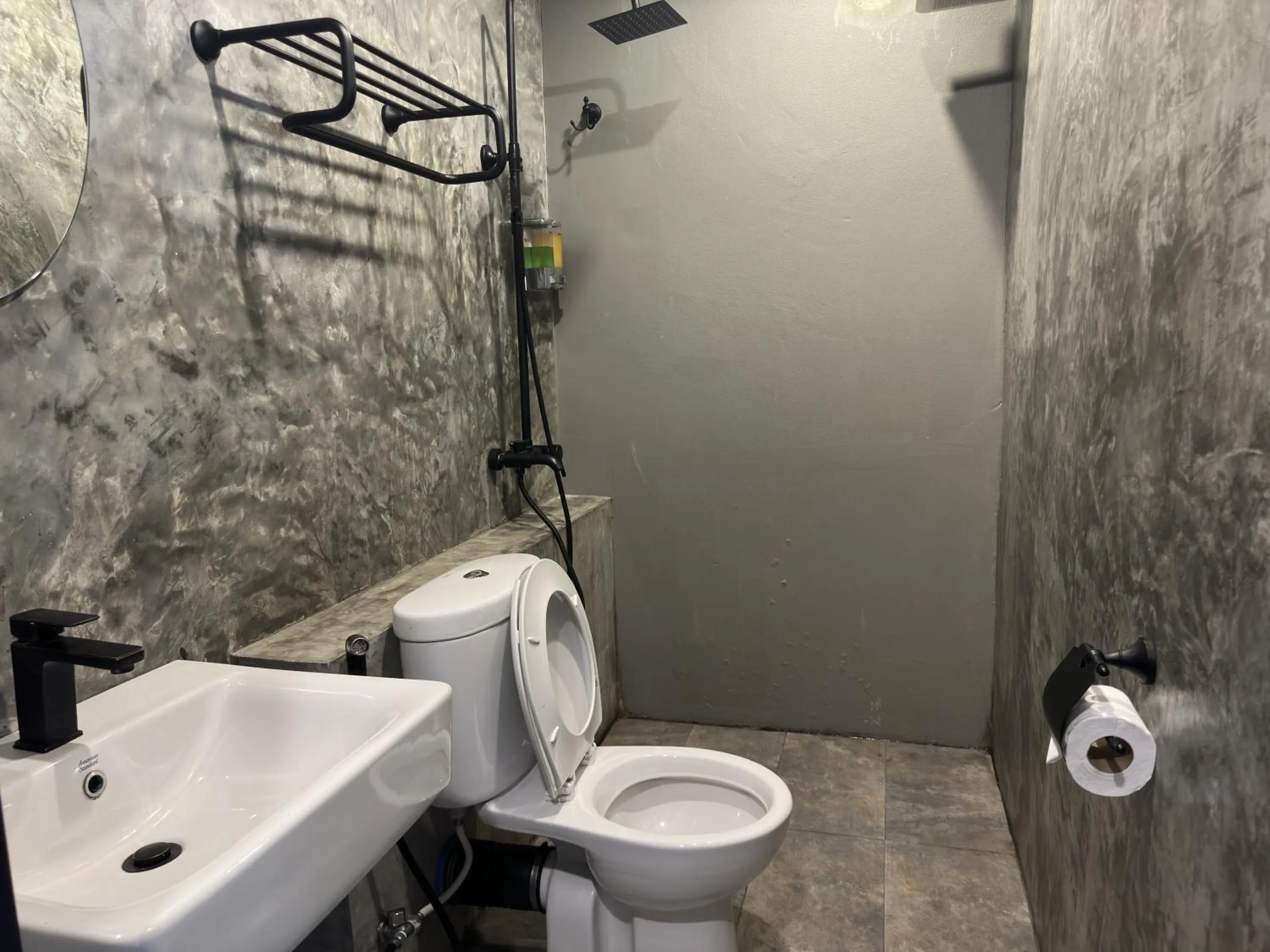 Shower in Premier Hostel Chiang Mai