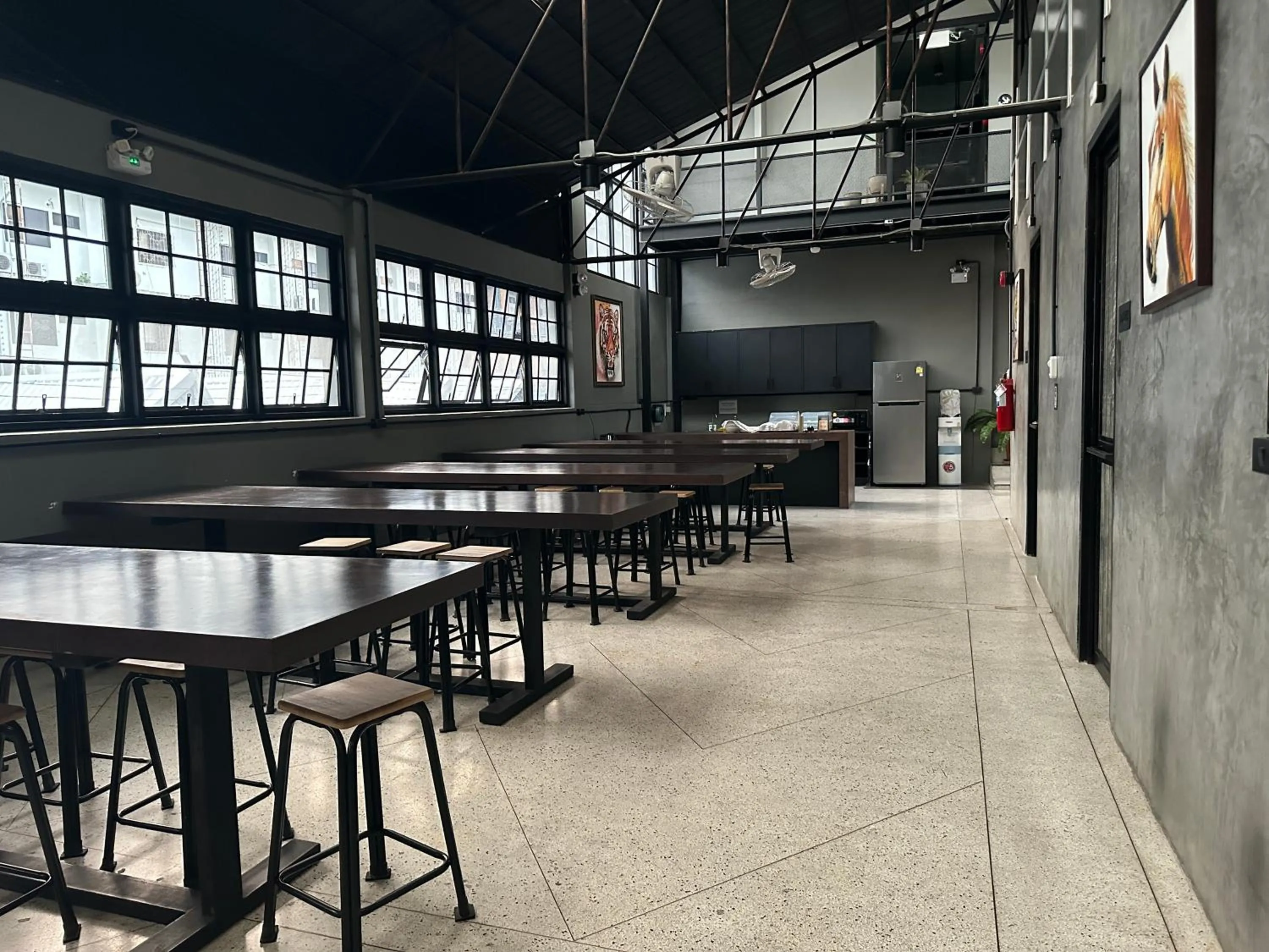 Communal kitchen in Premier Hostel Chiang Mai