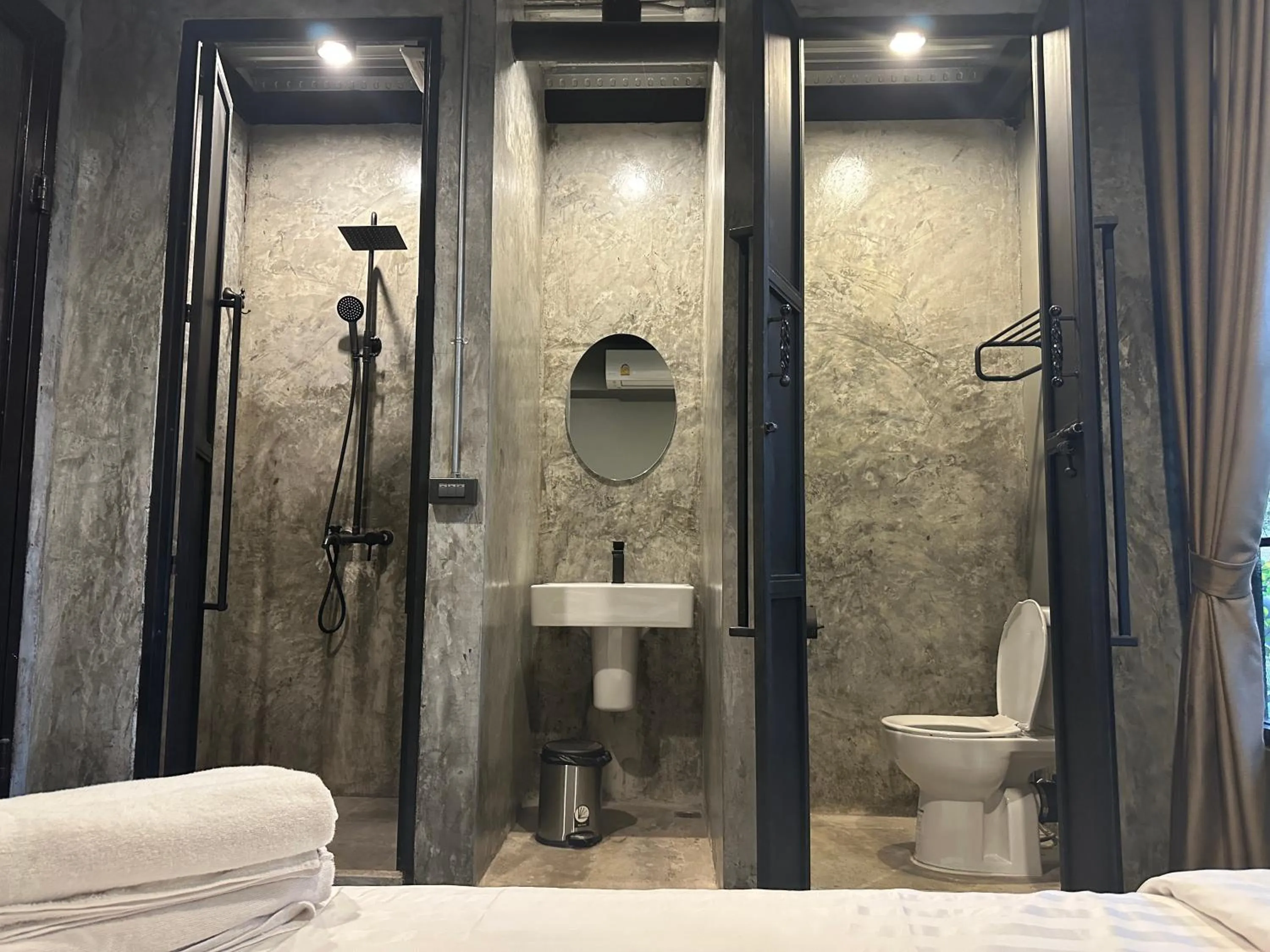 Toilet in Premier Hostel Chiang Mai