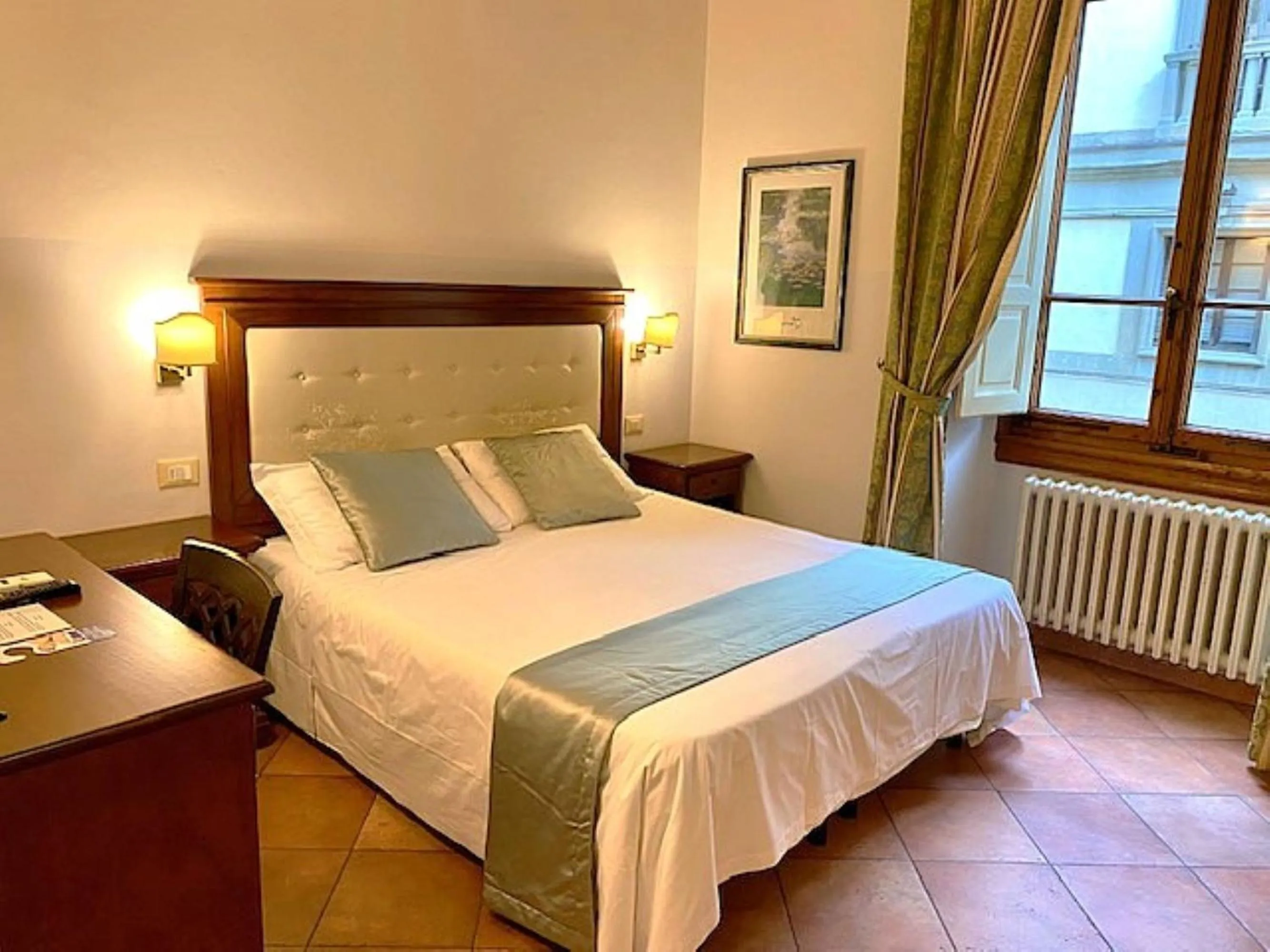 Photo of the whole room, Bed in Hotel Cimabue