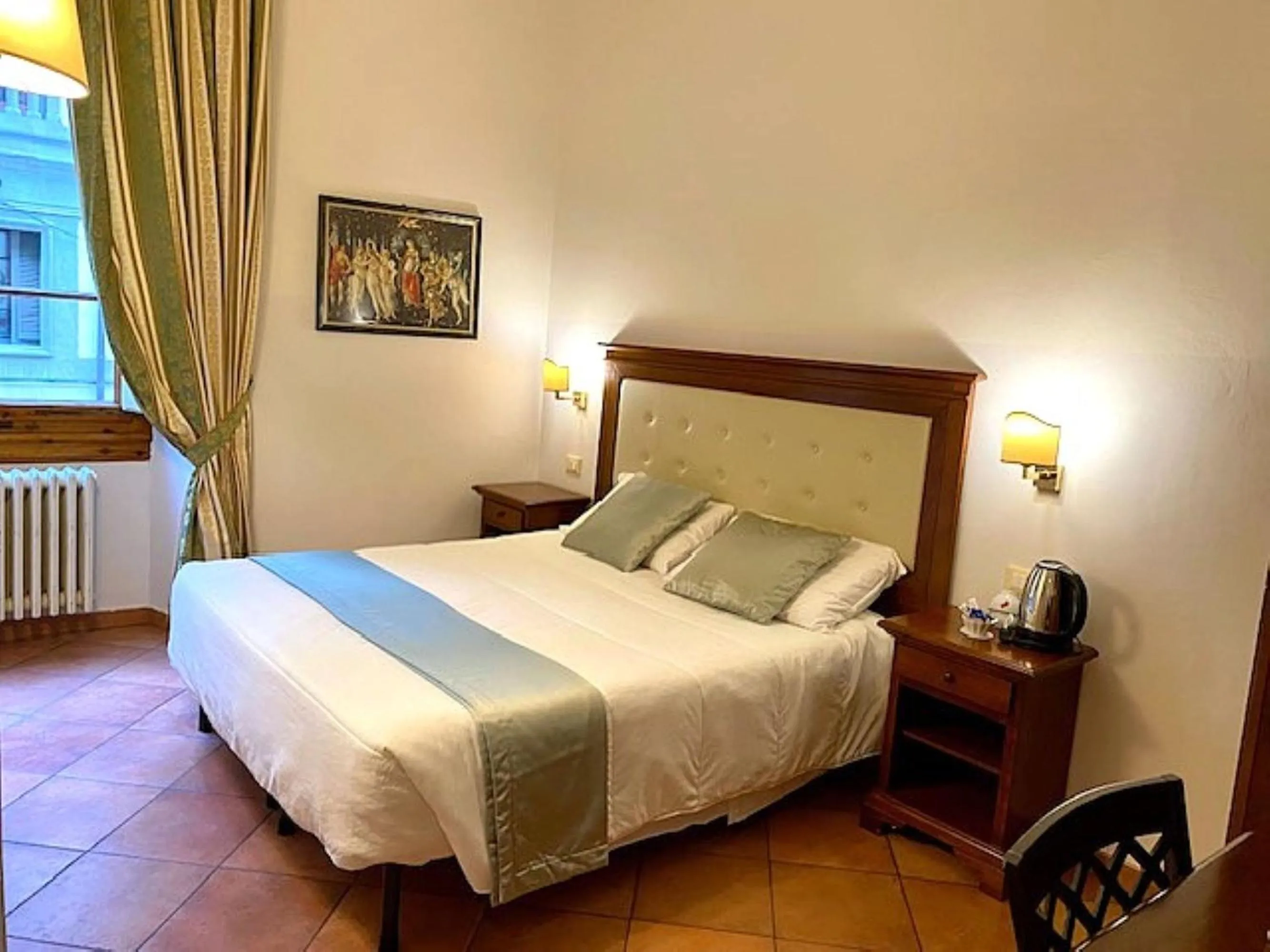 Photo of the whole room, Bed in Hotel Cimabue