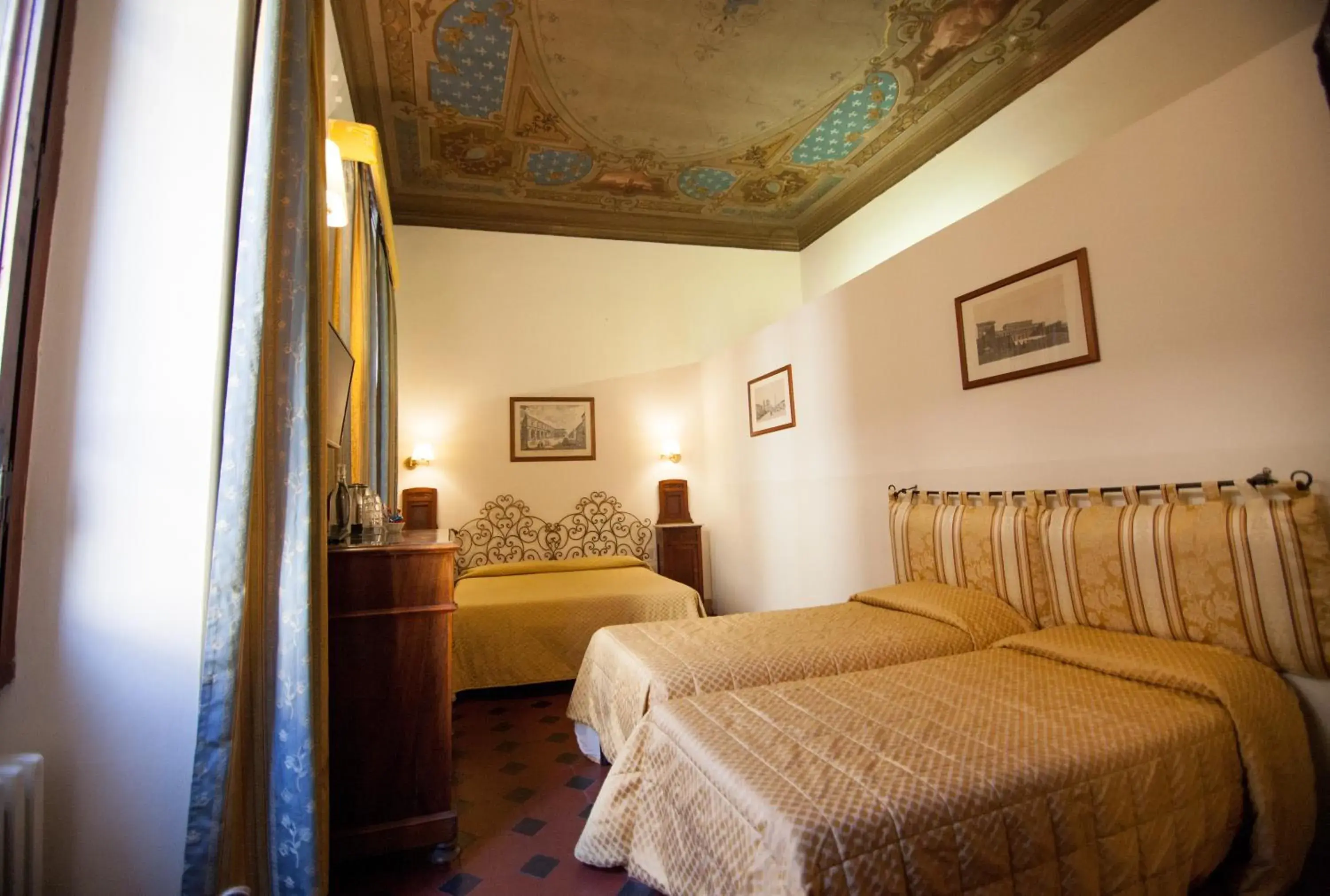 Coffee/tea facilities, Bed in Hotel Cimabue Coffee/tea facilities, Bed in Hotel Cimabue