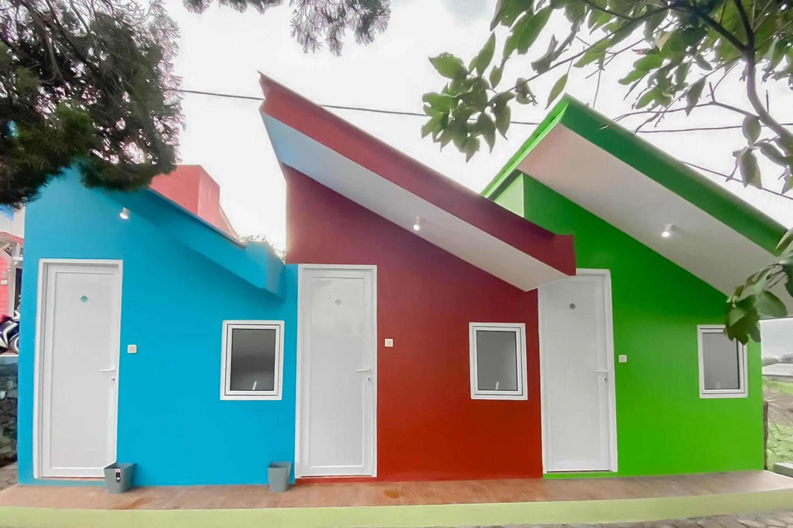 Property building in RedDoorz Syariah Plus At Cipanas Cianjur Property building in RedDoorz Syariah Plus At Cipanas Cianjur