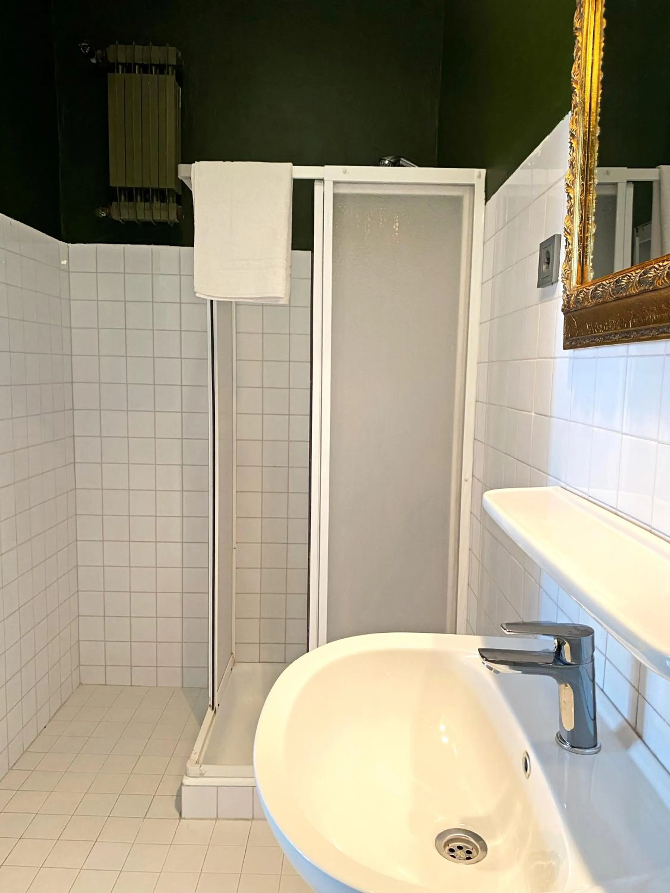 Shower in Petek Pansiyon Fenerbahce Kadikoy