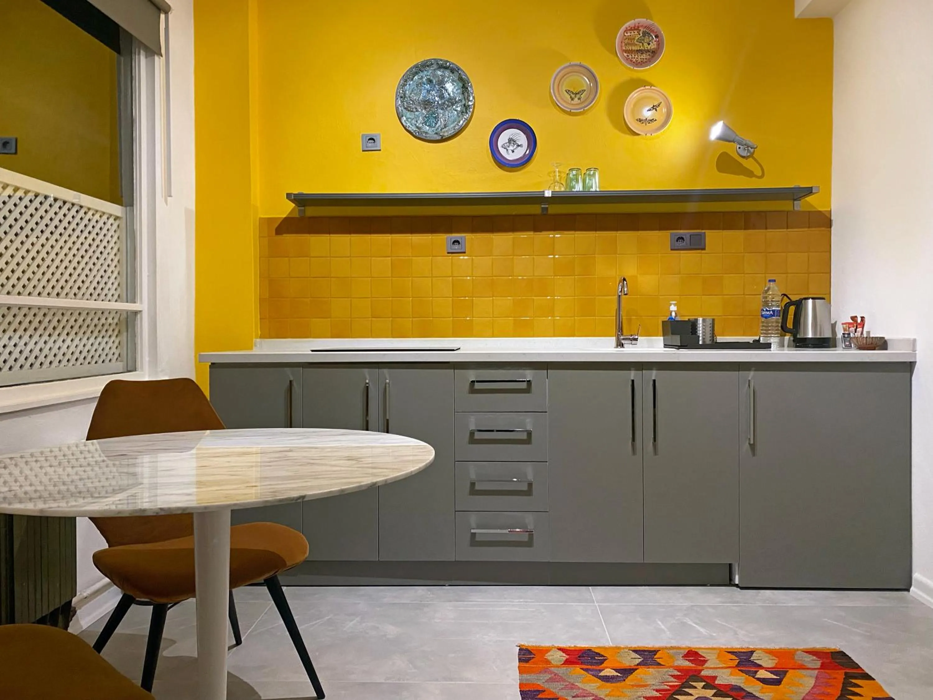 Kitchen or kitchenette in Petek Pansiyon Fenerbahce Kadikoy