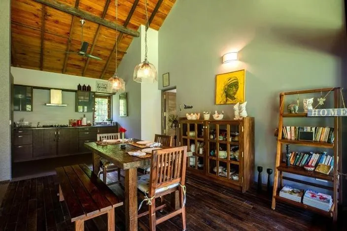 Library in amã Stays & Trails - The Old Cattleshed, Wayanad