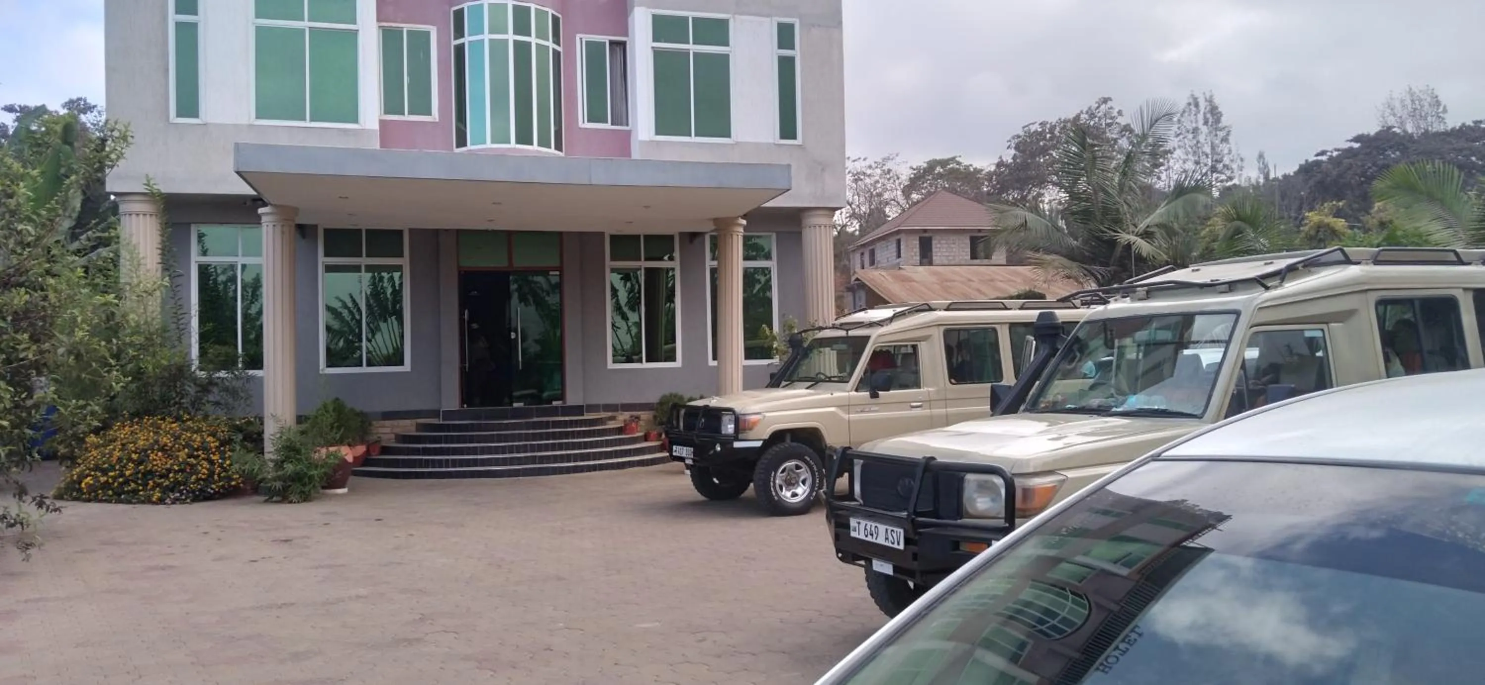 Parking in Elanacha Hotel