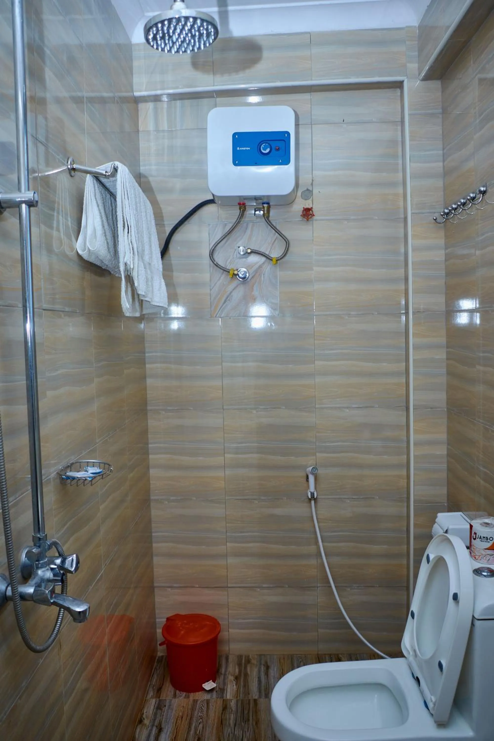 Shower in Elanacha Hotel