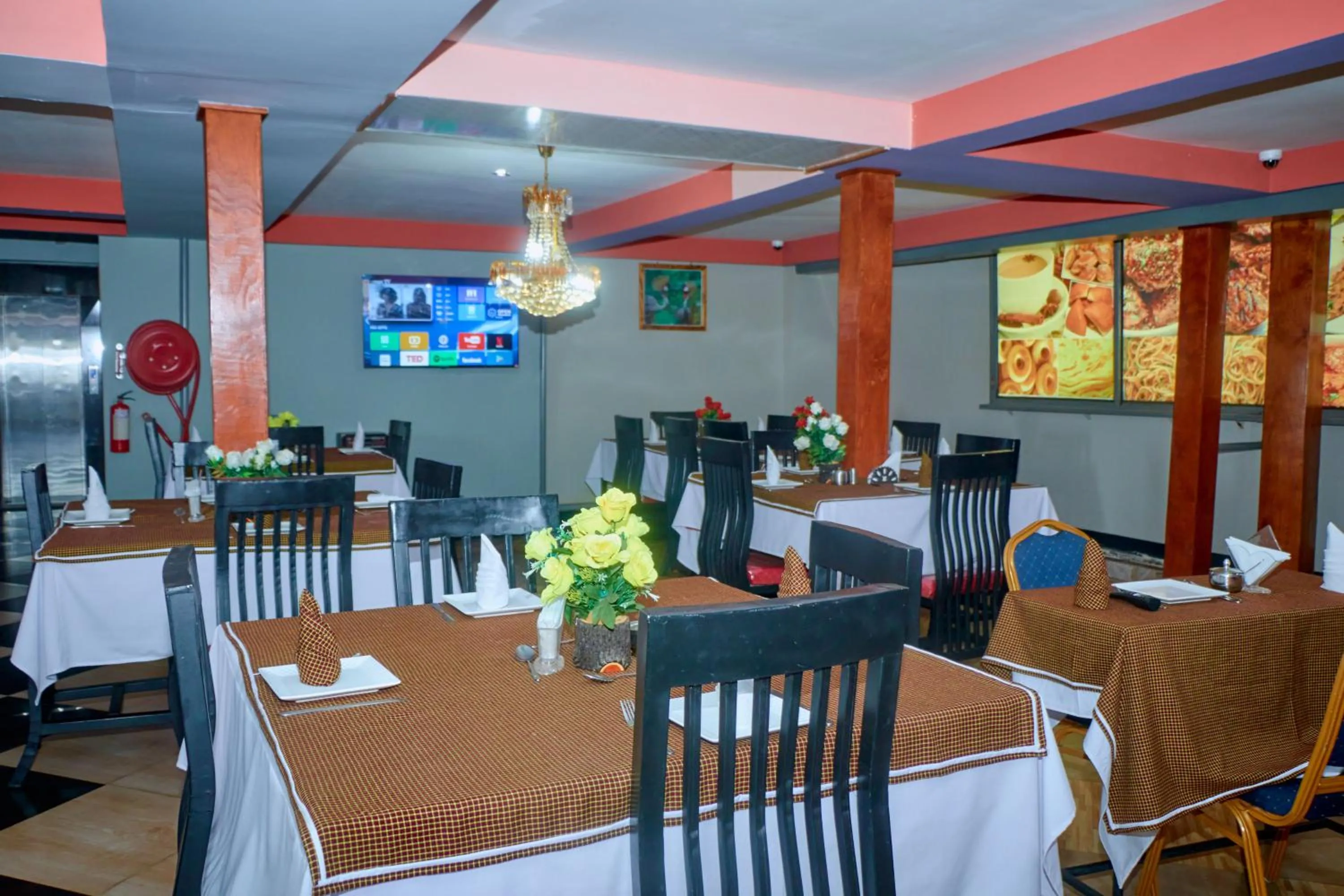 Restaurant/places to eat in Elanacha Hotel