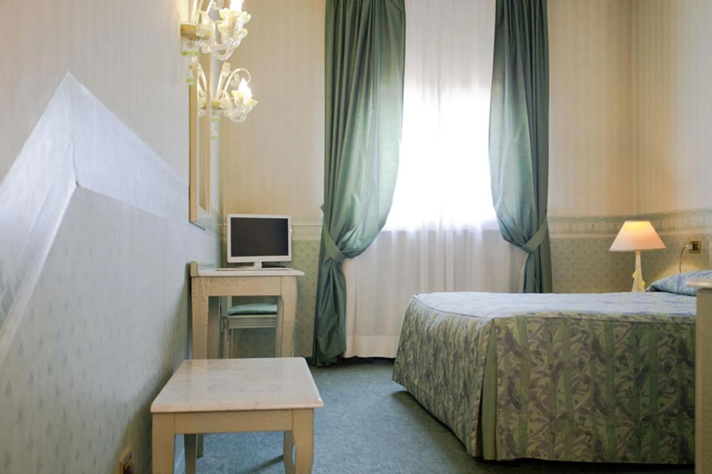 Bed in Hotel Bentivoglio Residenza D'Epoca