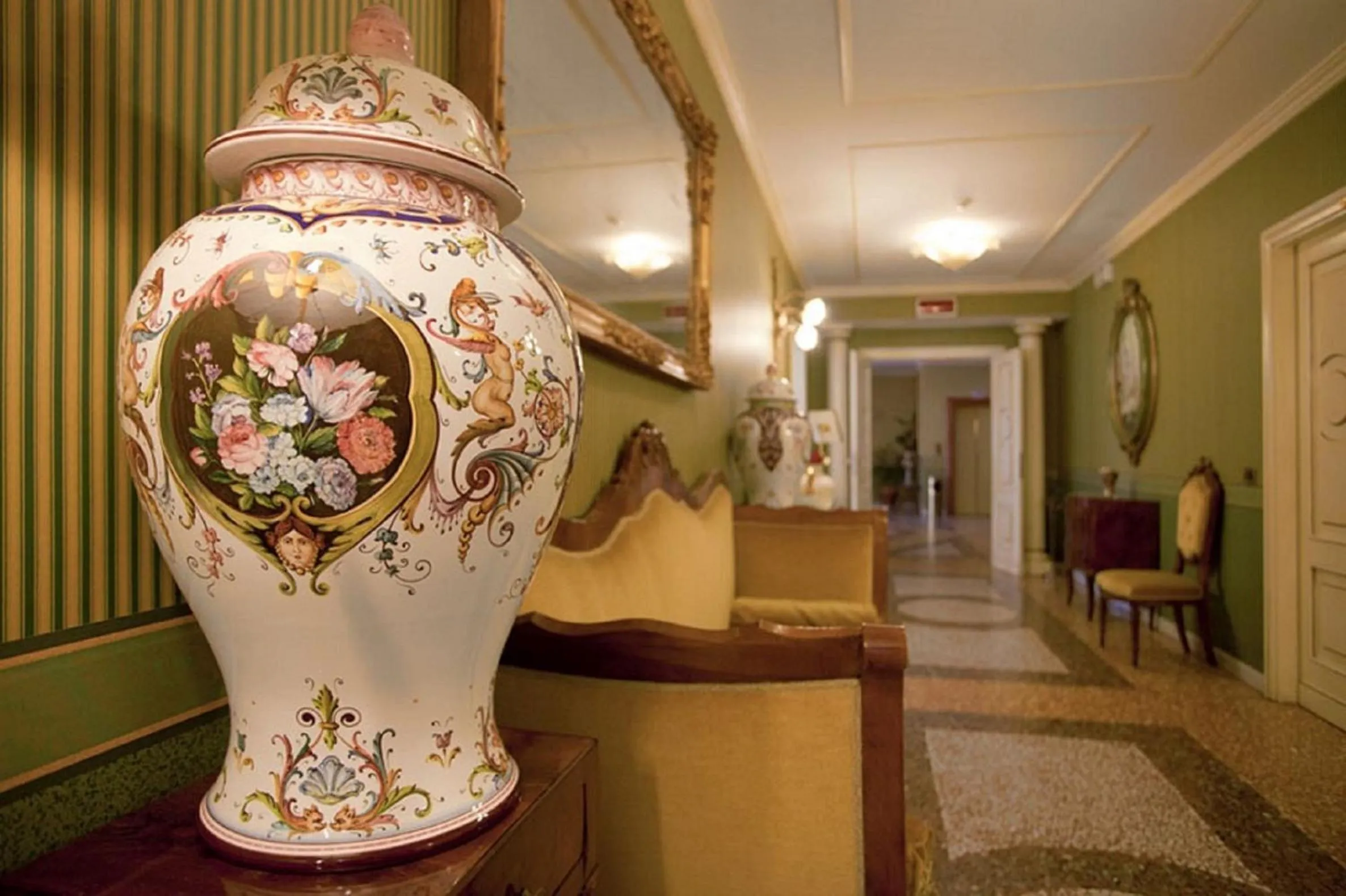 Decorative detail in Hotel Bentivoglio Residenza D'Epoca