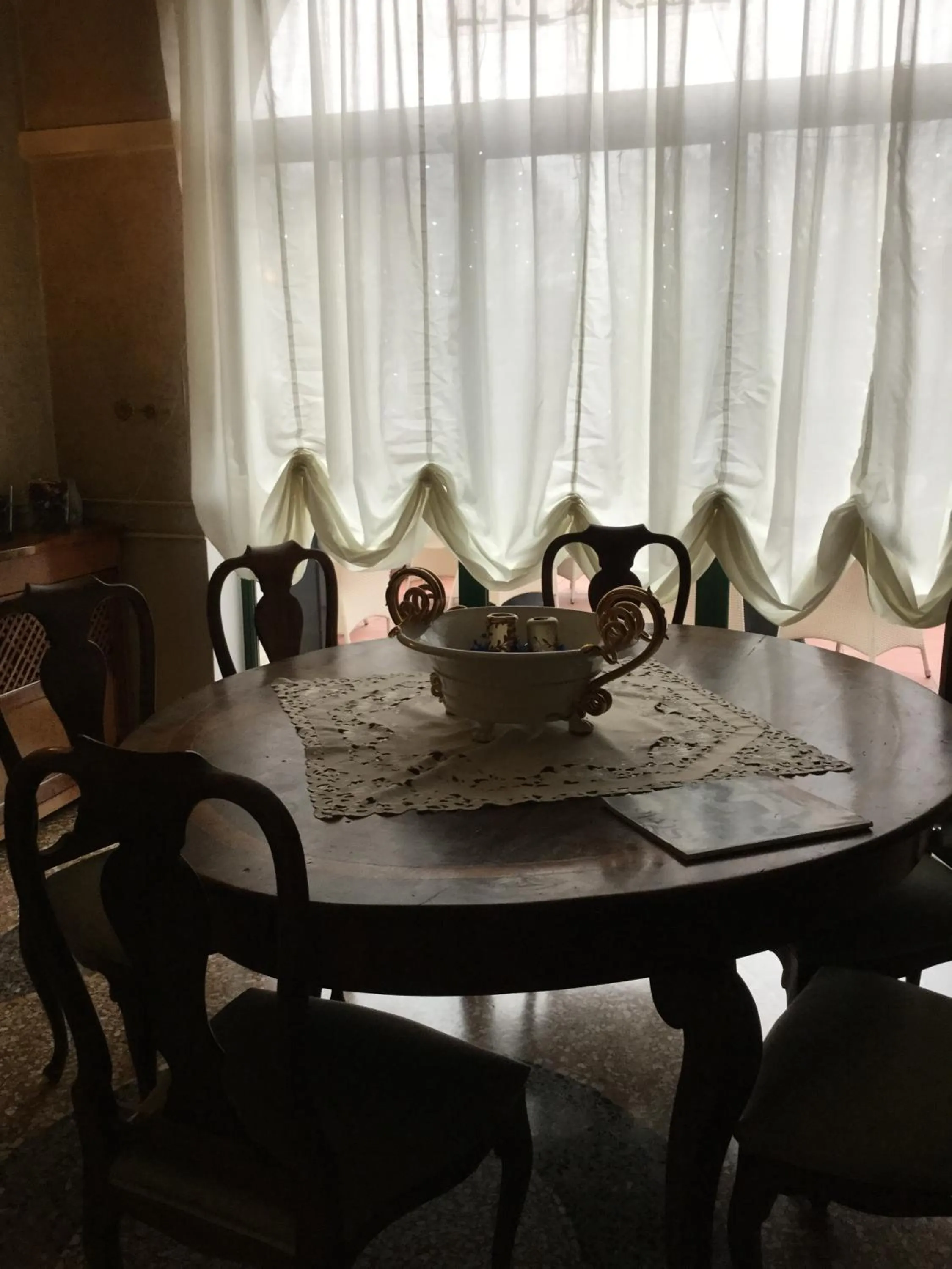 Decorative detail in Hotel Bentivoglio Residenza D'Epoca