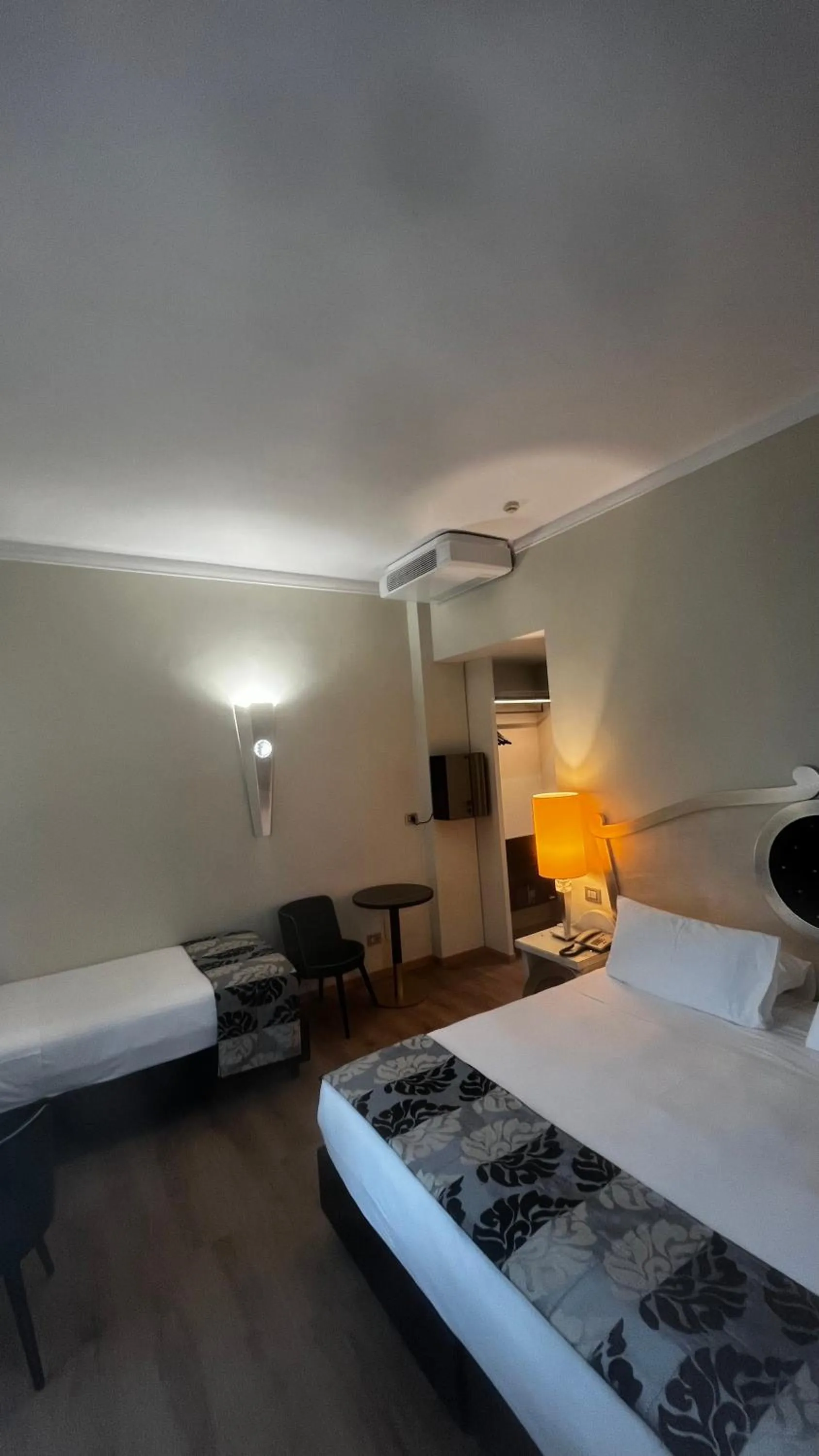 Photo of the whole room, Bed in Zanhotel Tre Vecchi