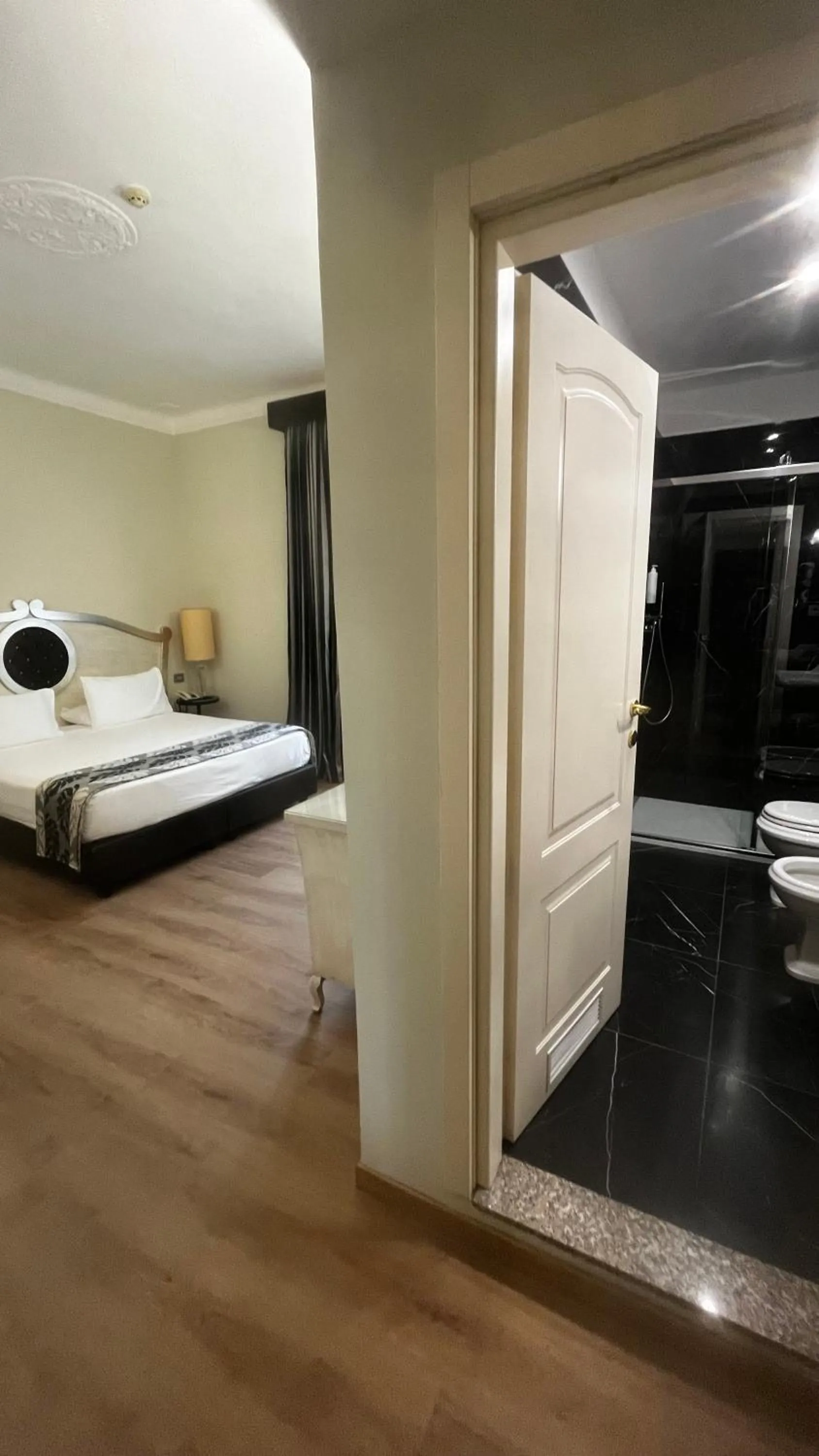 Bathroom, Bed in Zanhotel Tre Vecchi