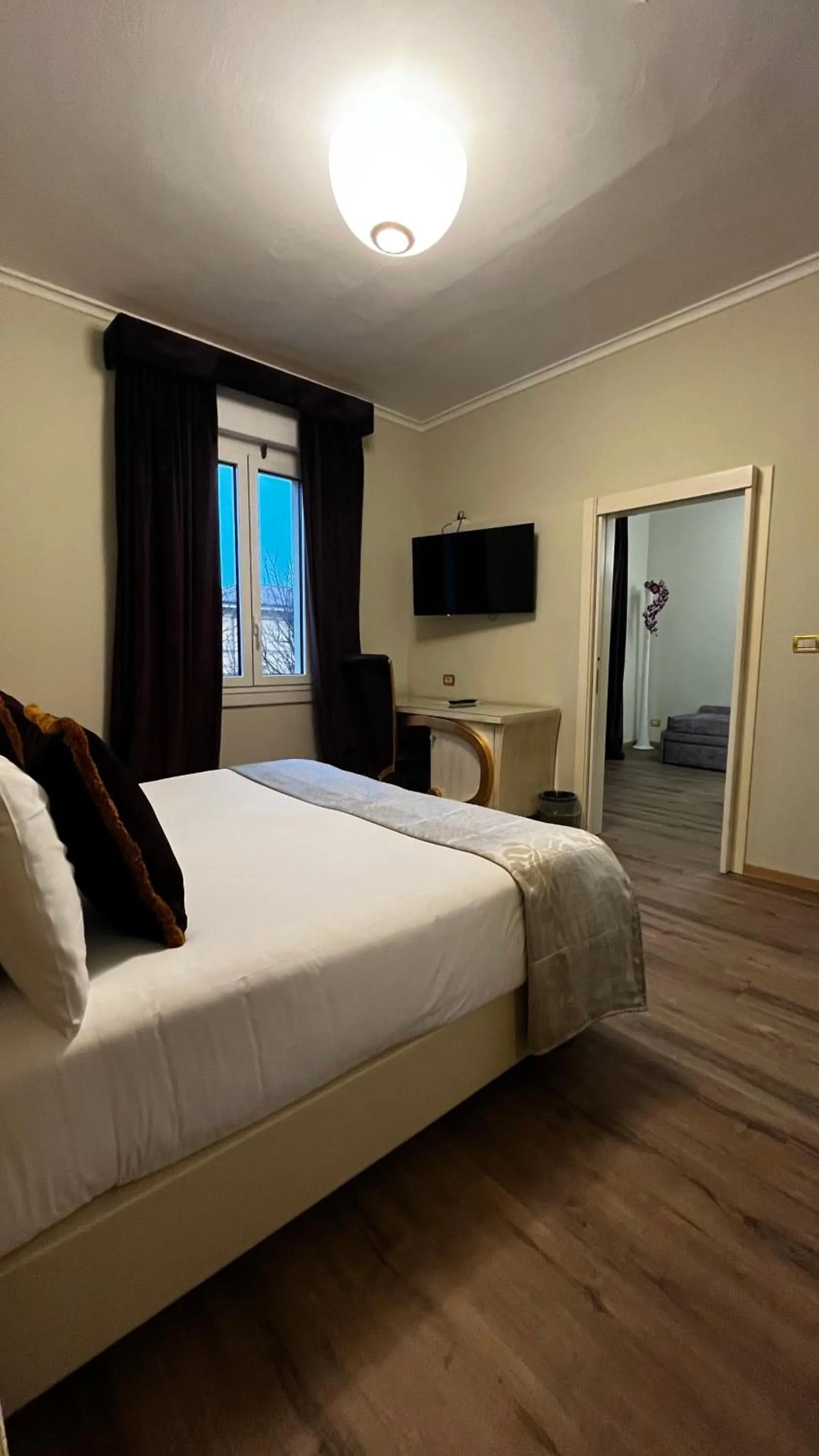 Photo of the whole room, Bed in Zanhotel Tre Vecchi