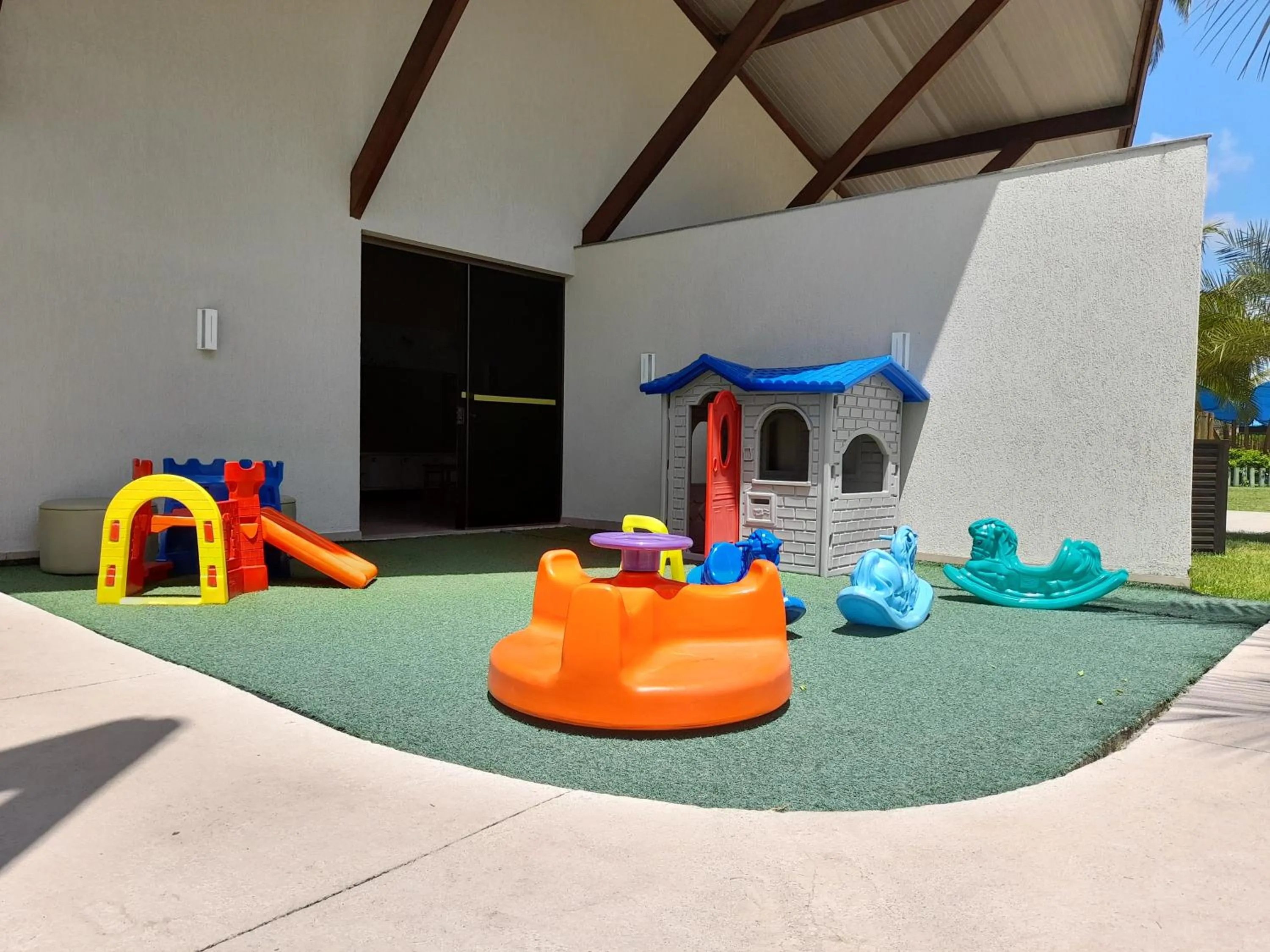 Children play ground in Aconchegante Flat em condomínio na beira mar de Muro Alto - Malawi Beach Resort