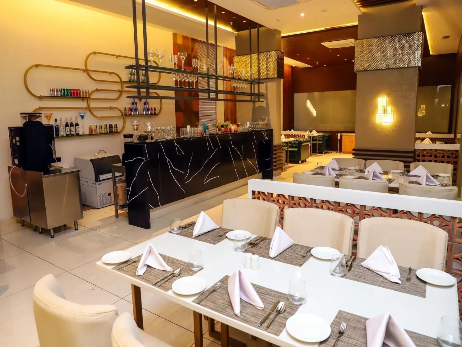 Restaurant/places to eat in Essentia Luxury Hotel Indore