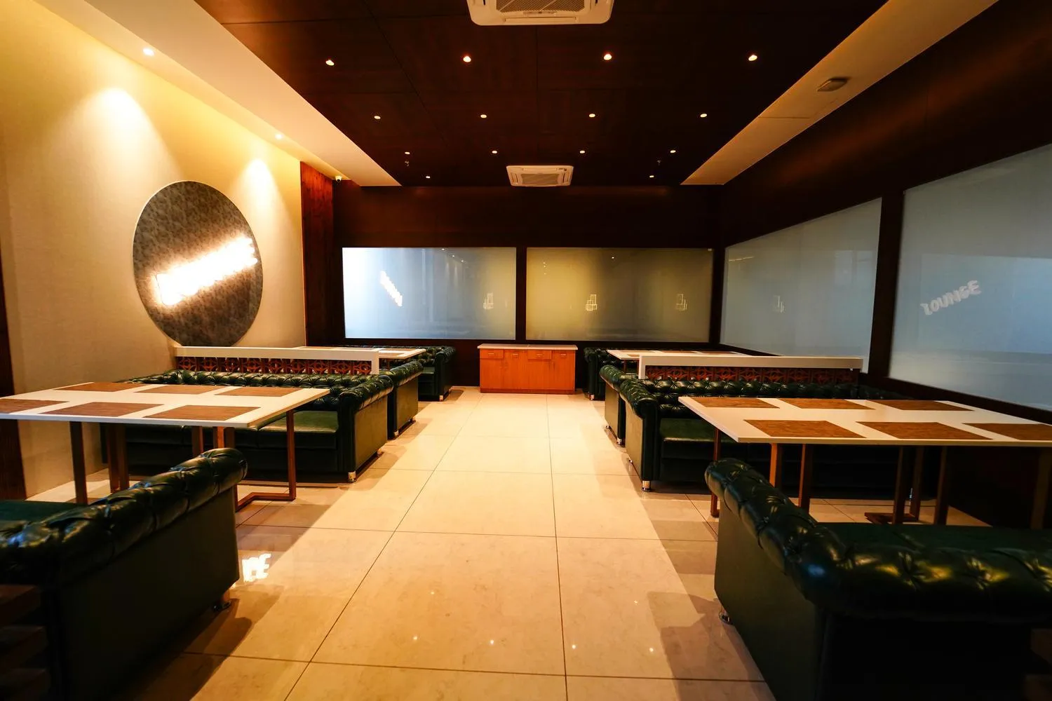 Restaurant/places to eat in Essentia Luxury Hotel Indore